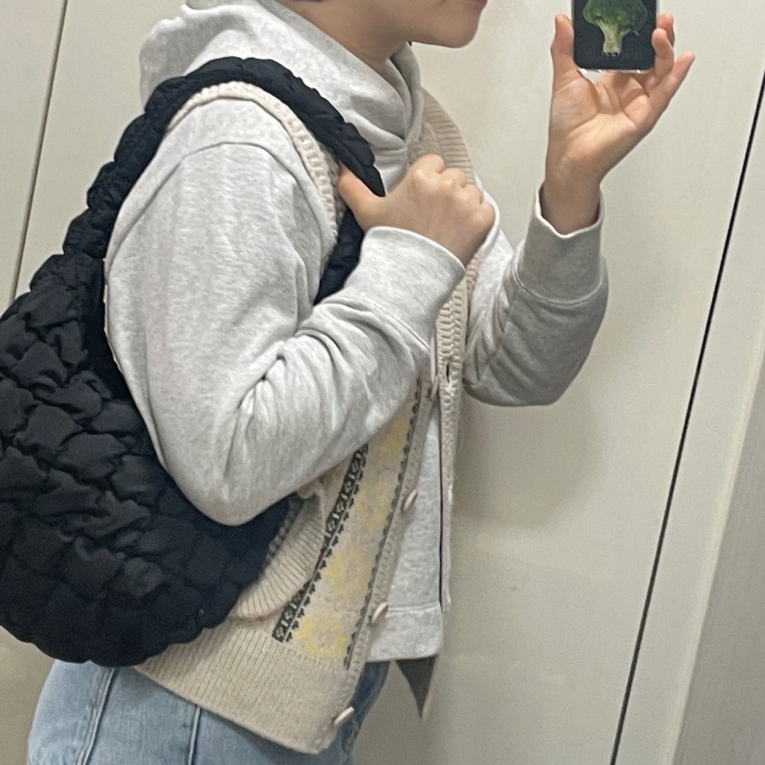 COS Quilted Mini Bag Black 착용 스타일 - 1