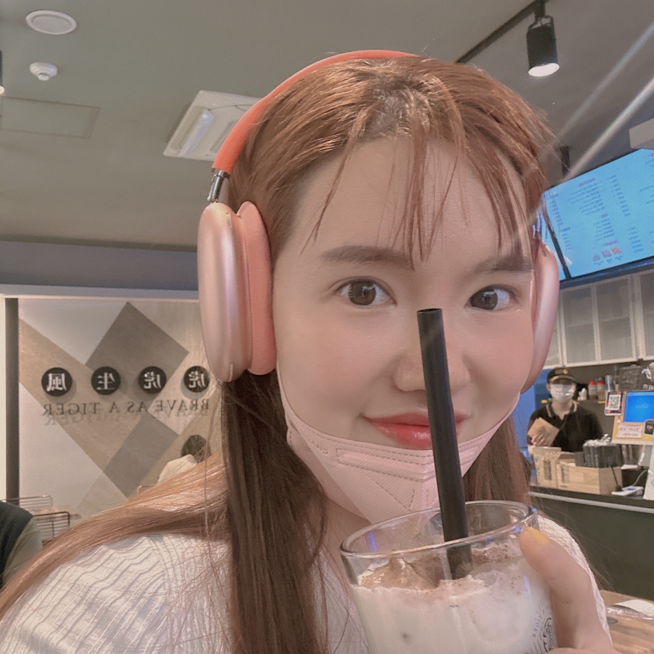Apple AirPods Max Lightning Pink (Korean Ver.) 착용 스타일