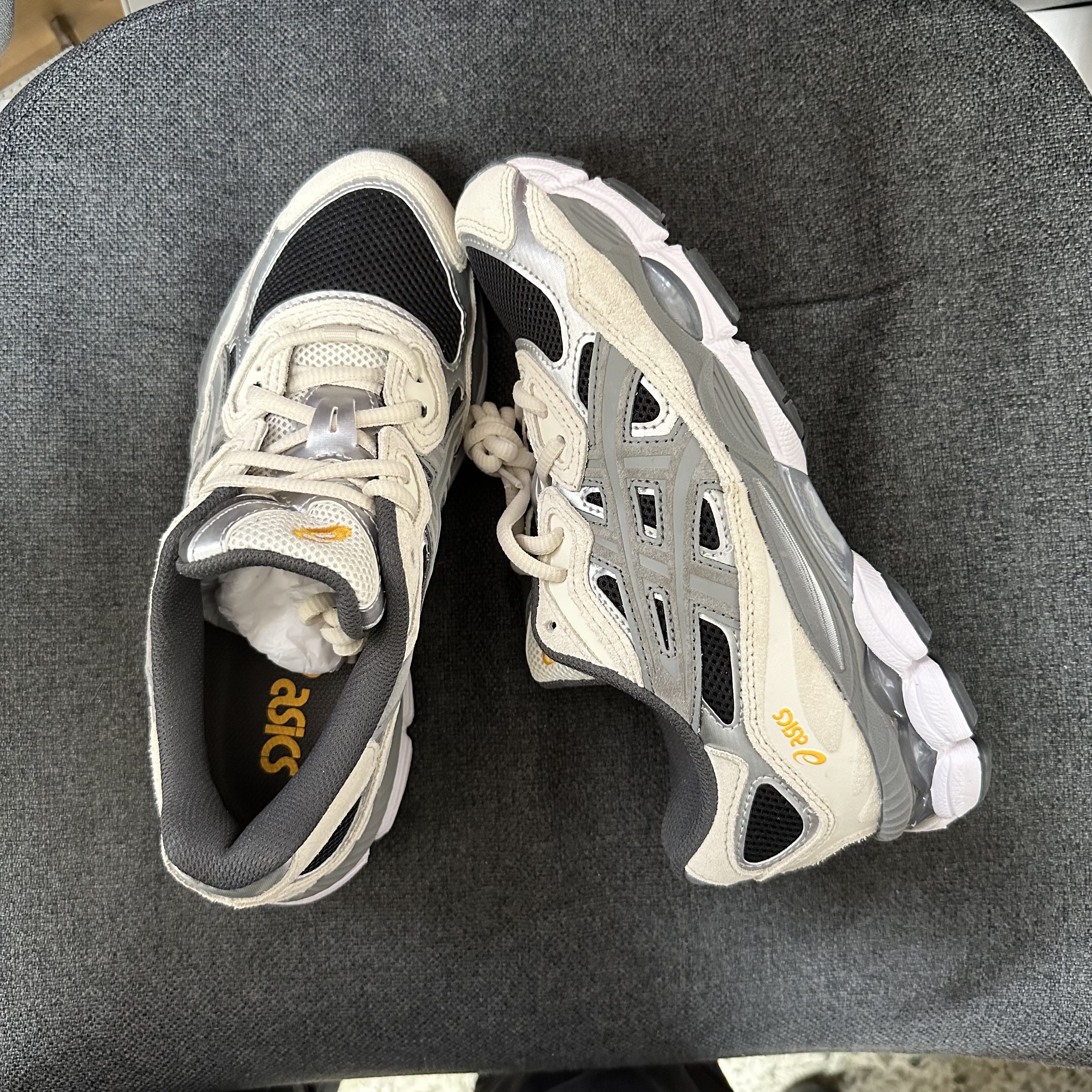 Asics Gel-NYC Black Clay Grey 착용 스타일