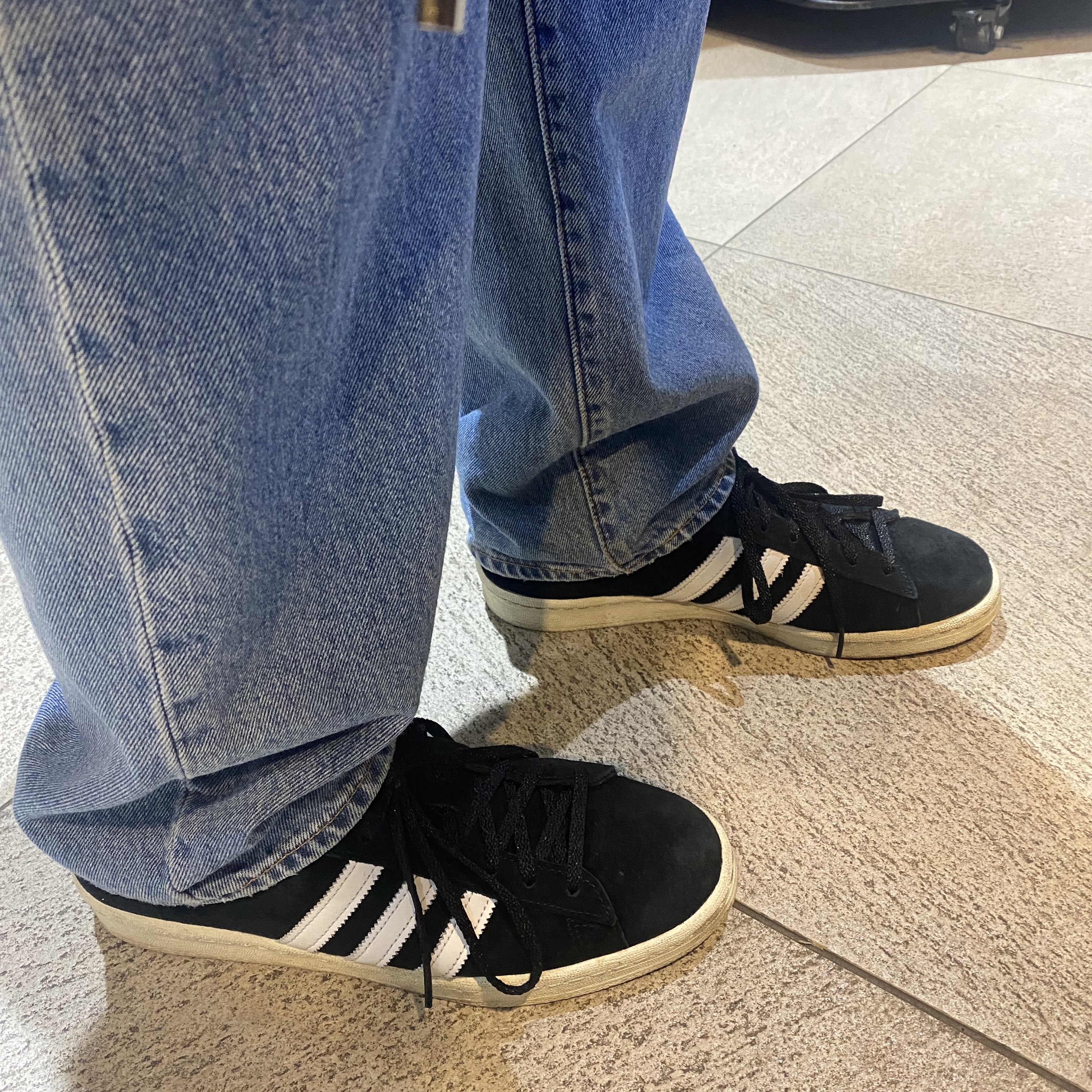 Adidas Campus 80s Black White 착용 스타일 - 1