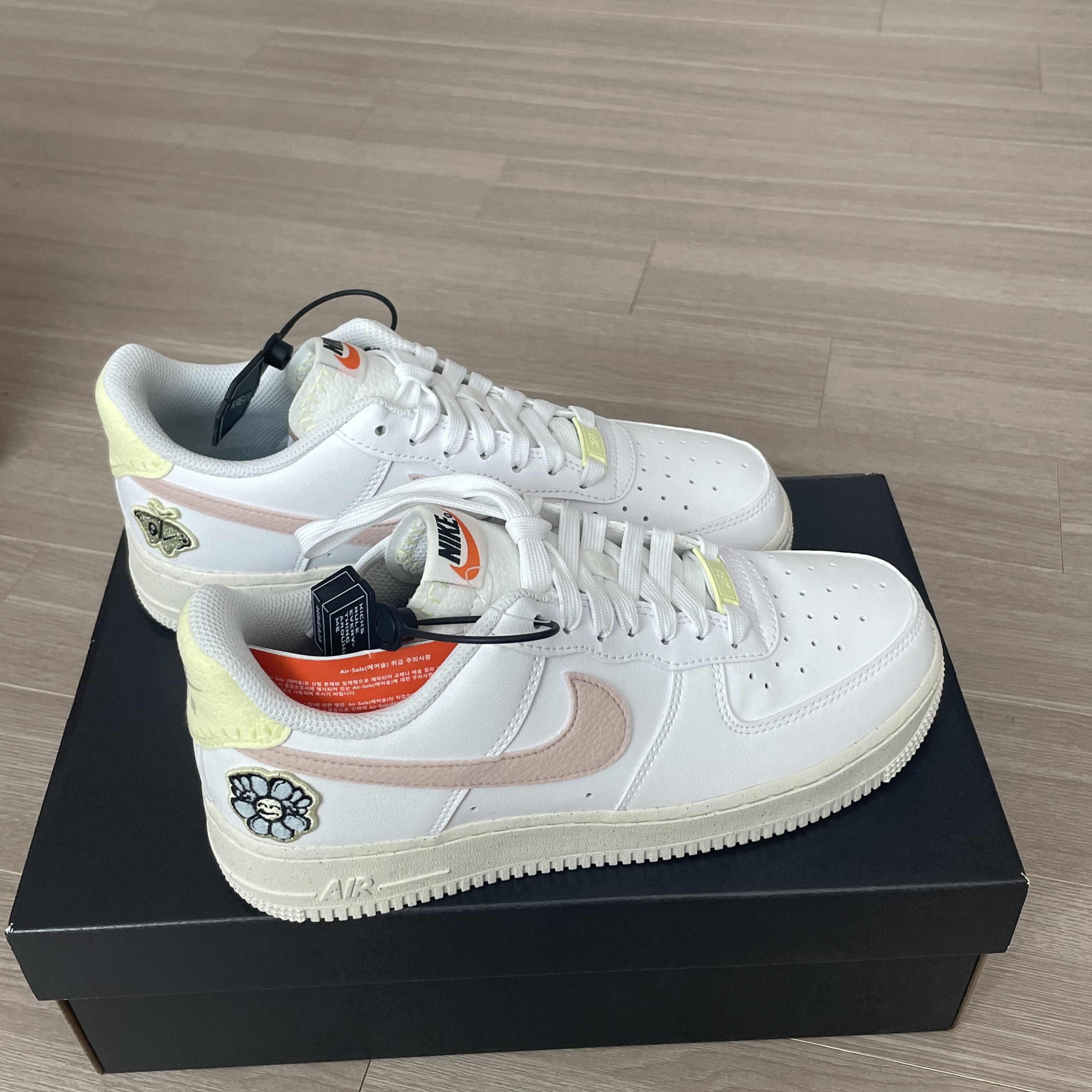 (W) Nike Air Force 1 '07 SE Next Nature White Pink Oxford 착용 스타일 - 3