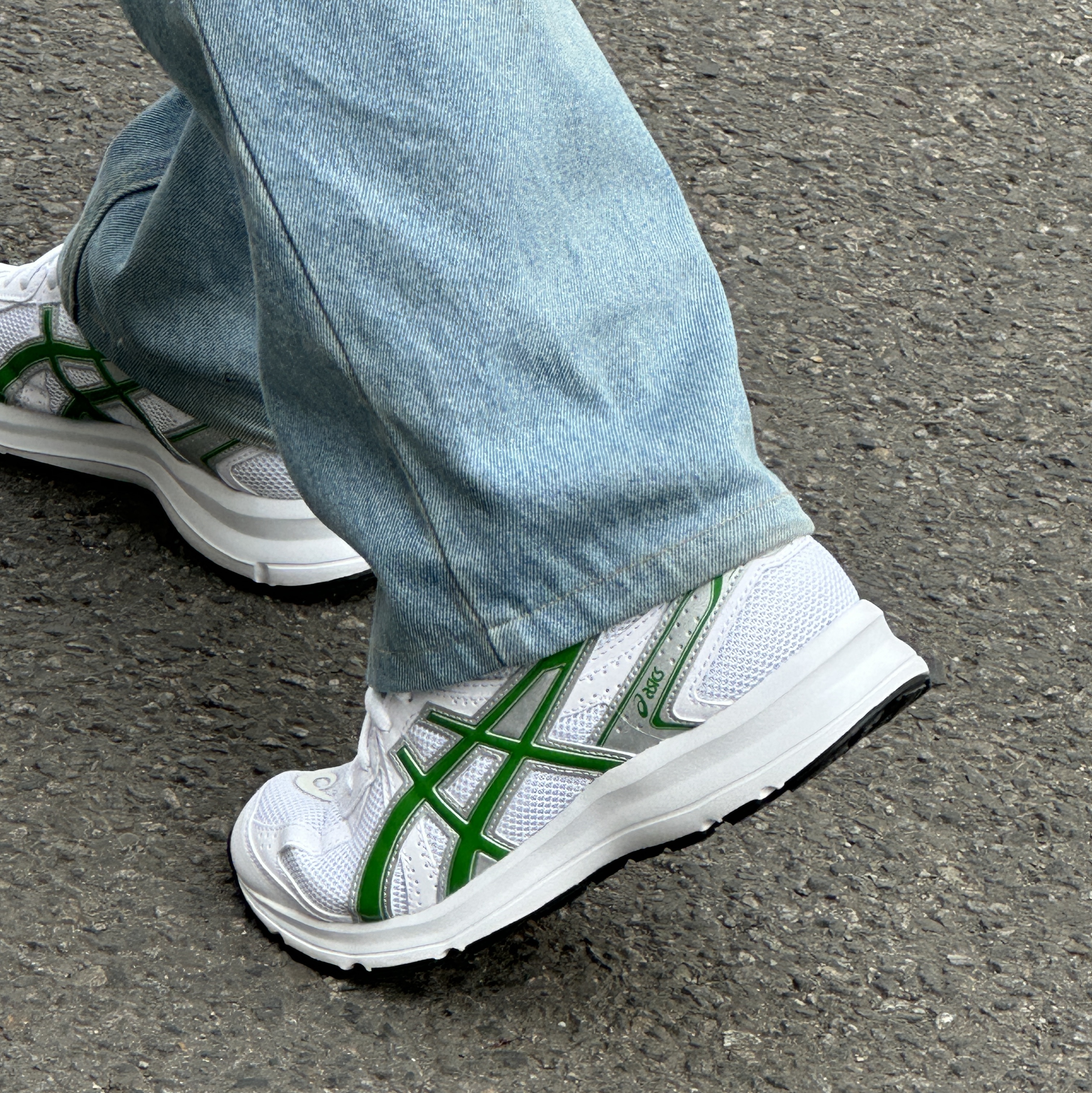 Asics Jog 100 S White Green - 2E Wide 착용 스타일 - 1