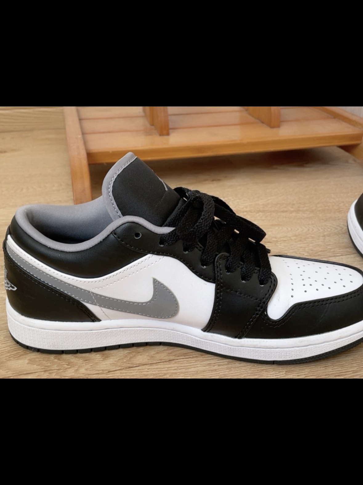 Jordan 1 Low Black Particle Grey 착용 스타일 - 2