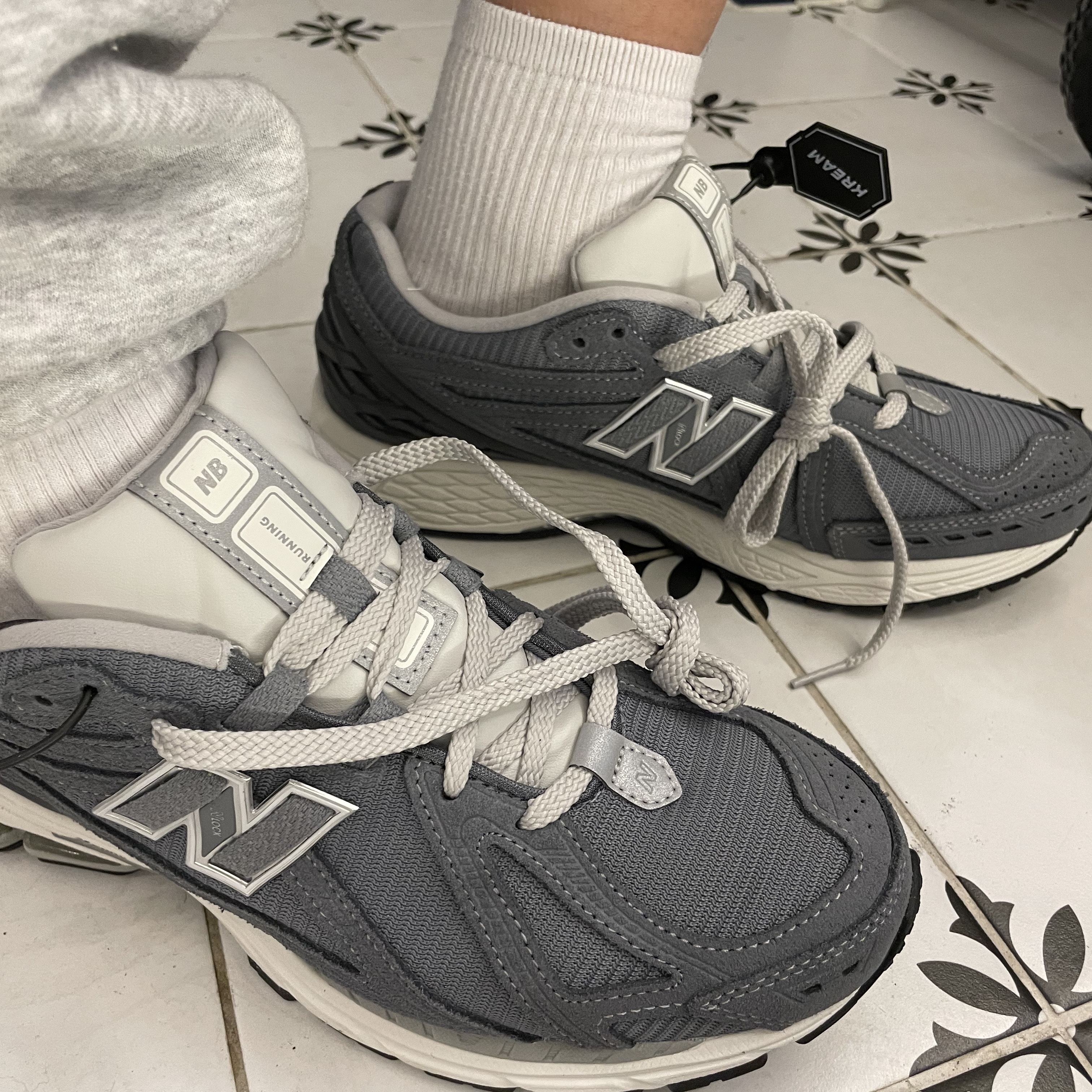 New Balance 1906R Titanium Grey Matter 착용 스타일