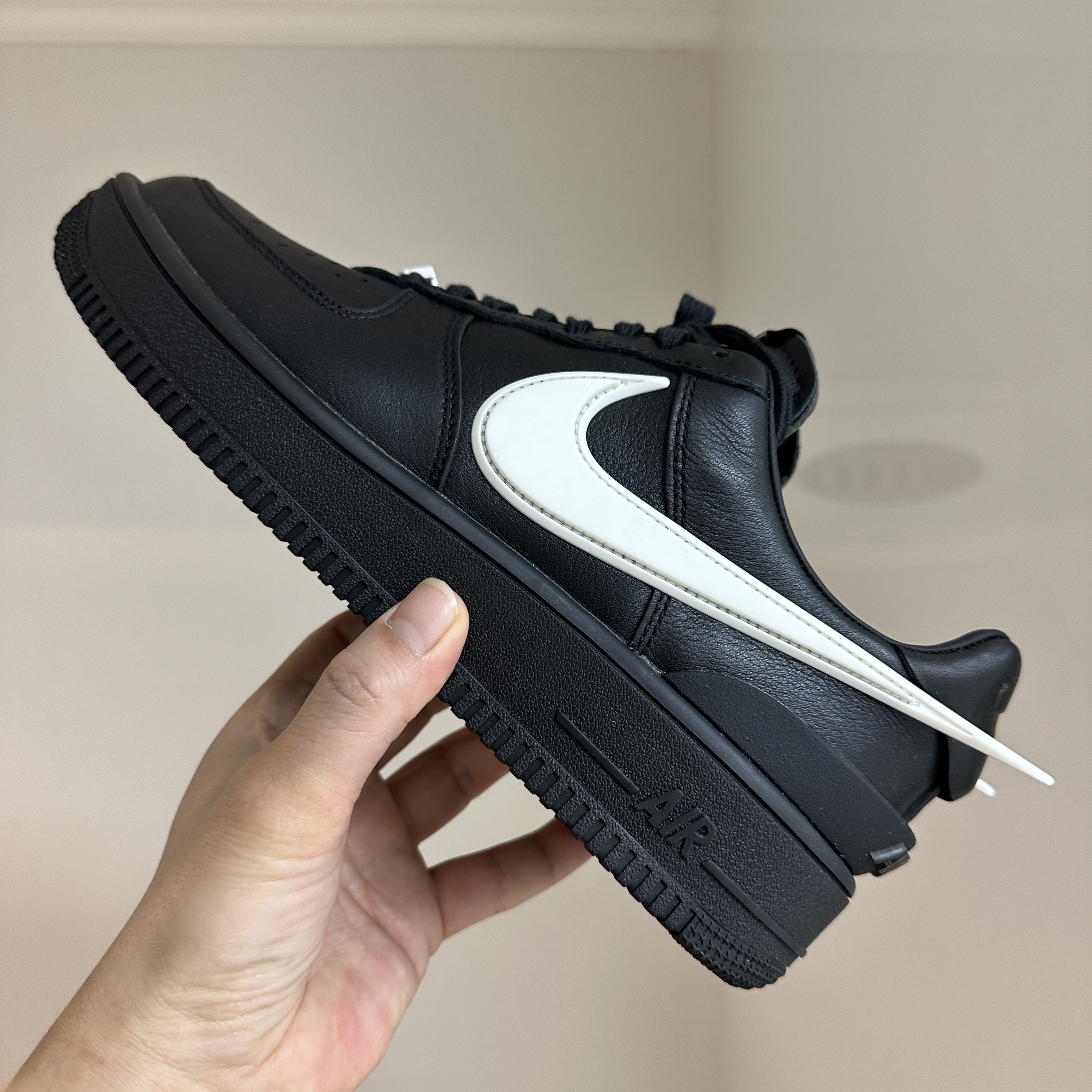 Nike x Ambush Air Force 1 Low SP Black 착용 스타일 - 1
