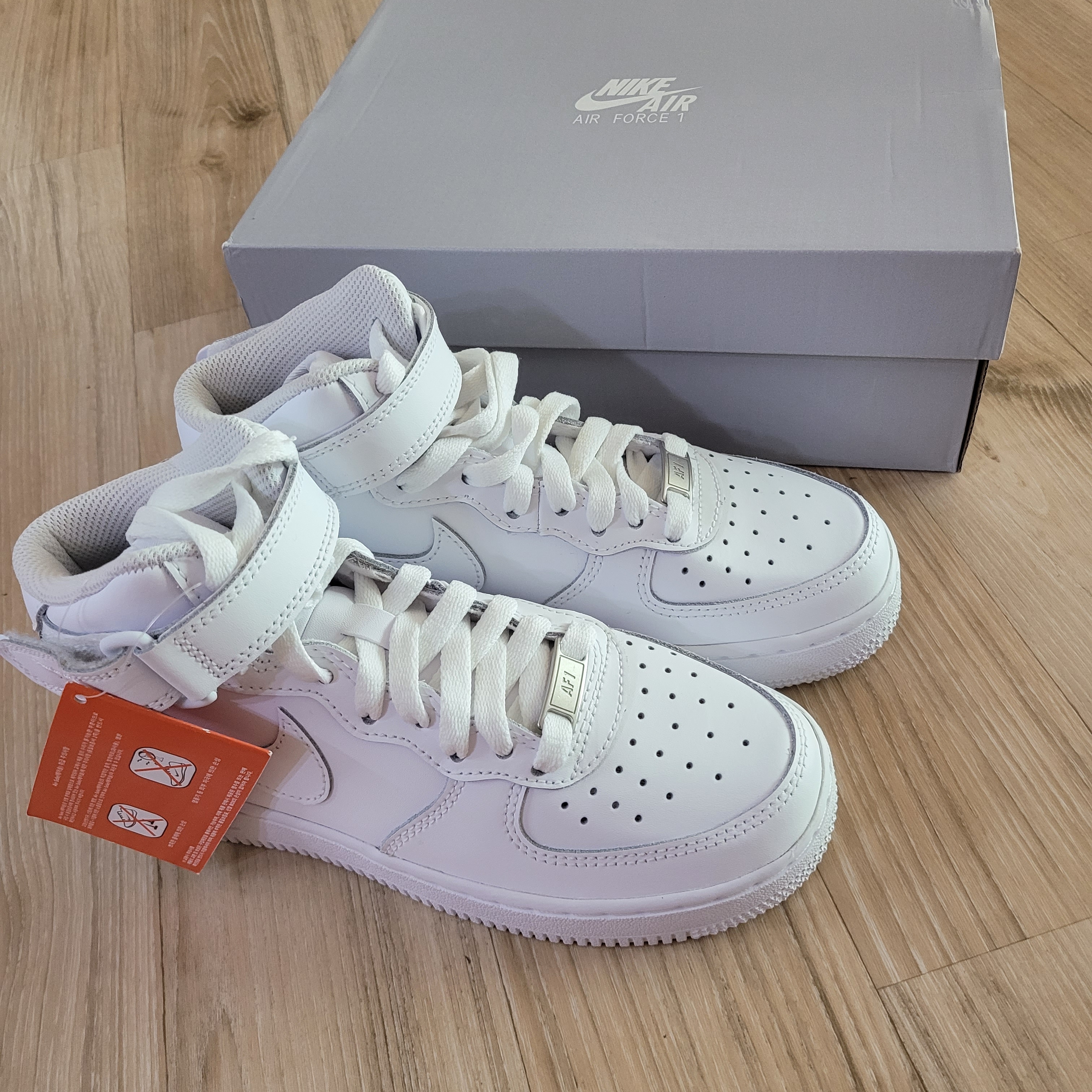 (GS) Nike Air Force 1 Mid LE White 착용 스타일 - 2