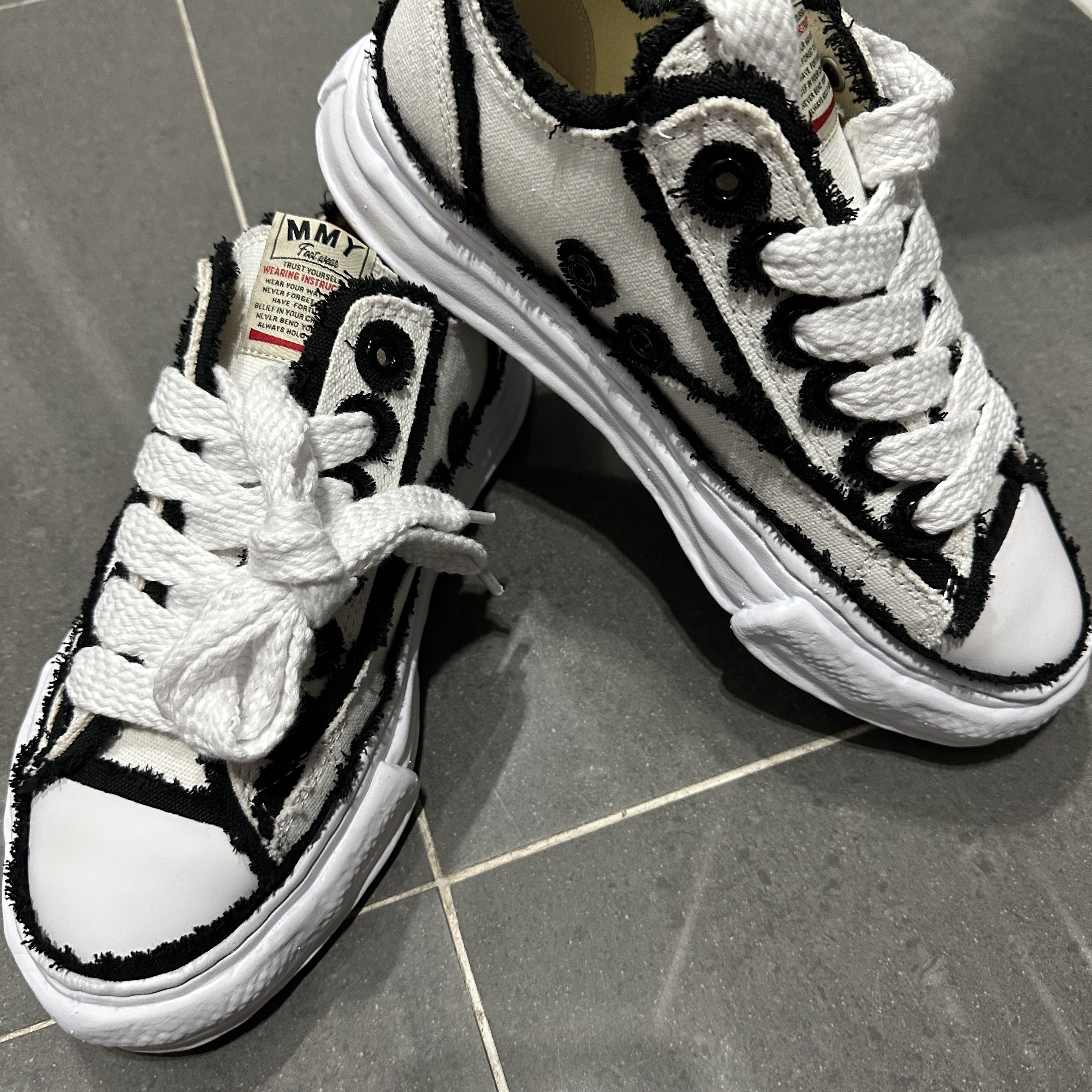 Maison Mihara Yasuhiro Peterson OG Sole OH Canvas Low-top Sneakers White 착용 스타일 - 2
