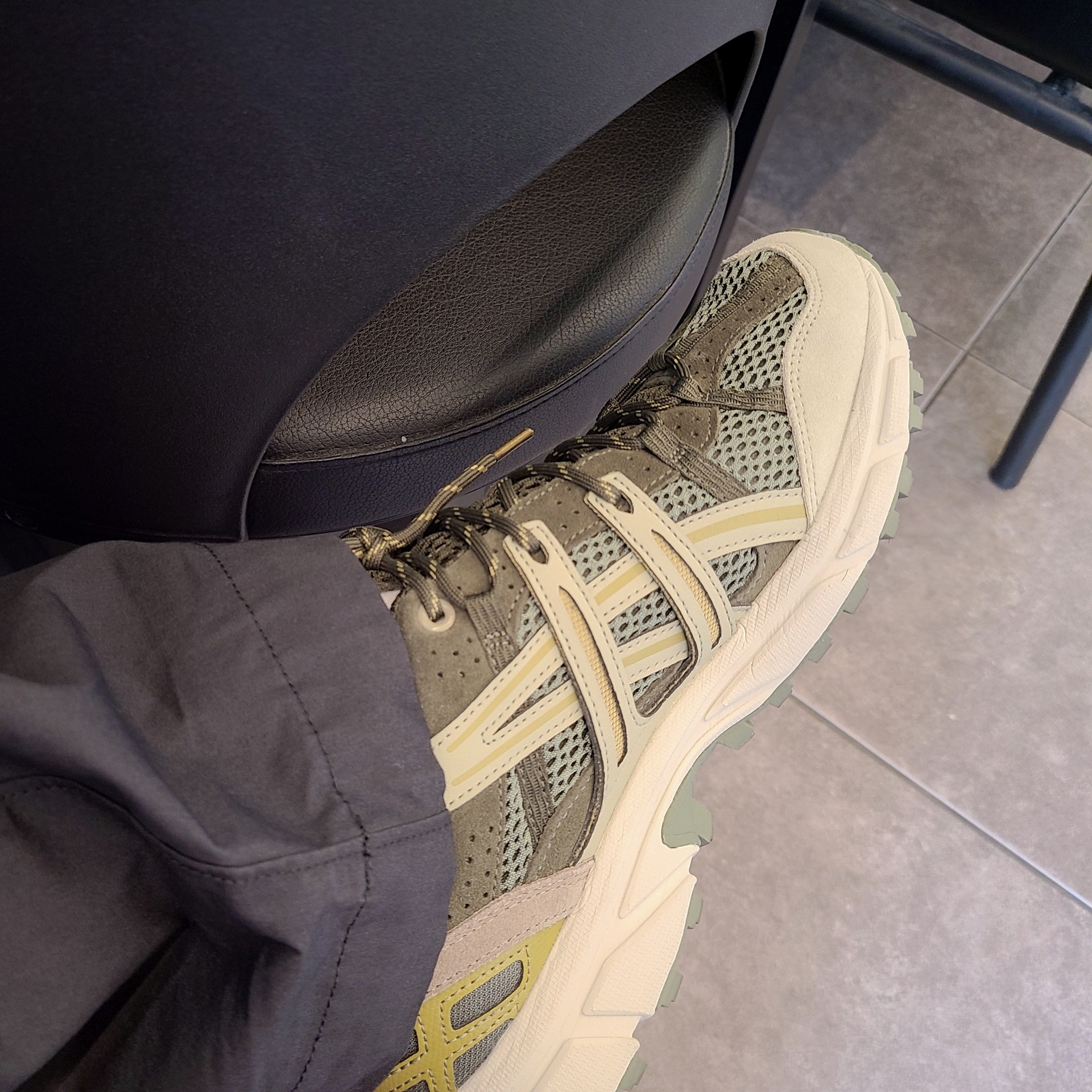 Asics Gel-Sonoma 15-50 Lichen Green Dried Leaf Green 착용 스타일 - 1