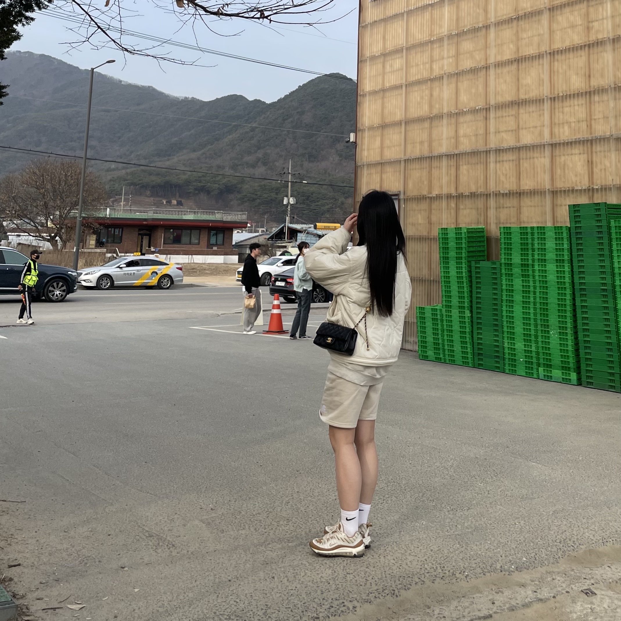 Chanel Flap Bag Lambskin & Gold Black, (W) Nike Air Max 98 Phantom 착용 스타일