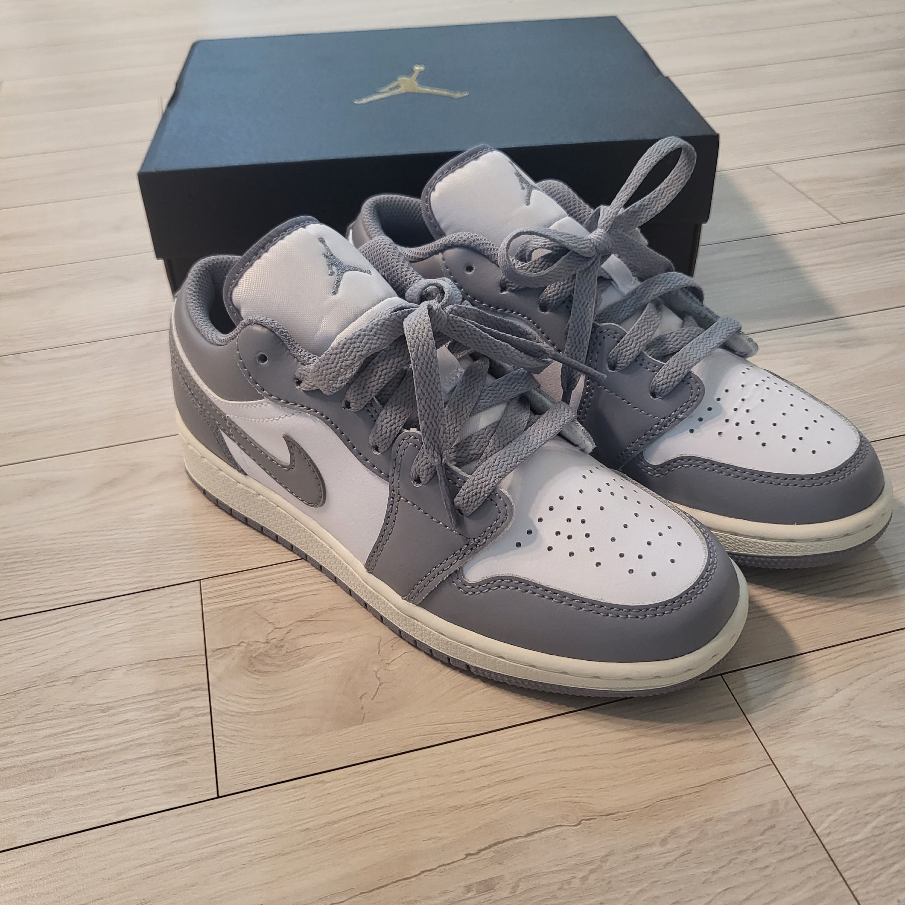 (GS) Jordan 1 Low Stealth and White 착용 스타일