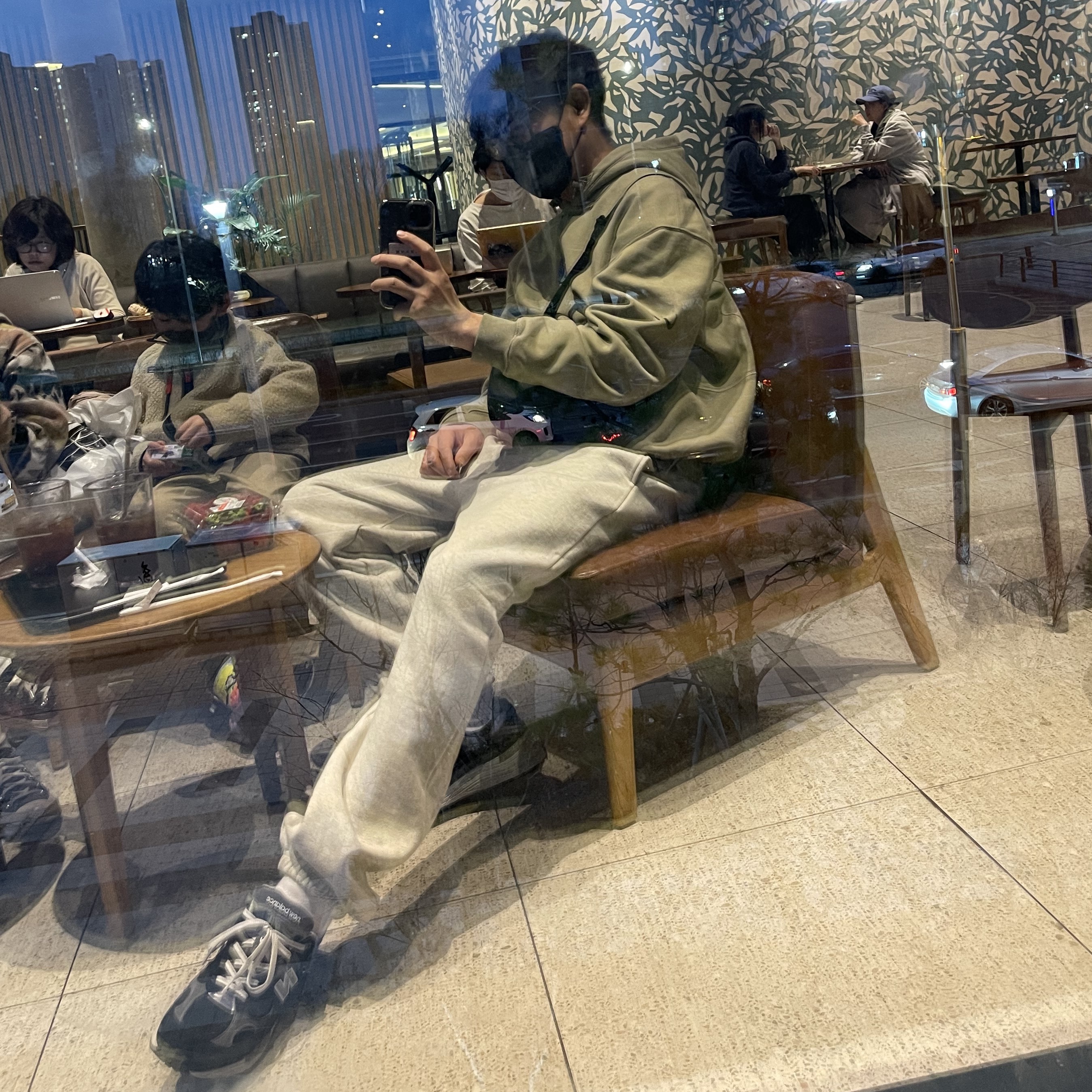 Nike x Off-White NRG Fleece Hoodie Khaki - Asia, IAB Studio Sweatpants Oatmeal Burgundy - 23SS 착용 스타일 - 2