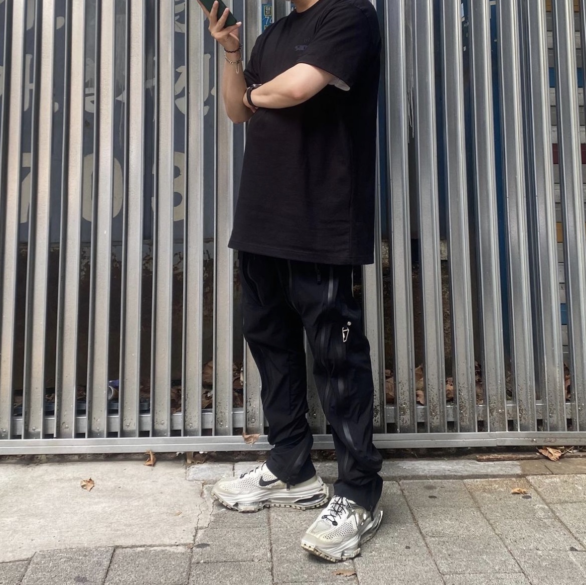 Undermycar Sioki Bad Moon T-Shirt After Midnight - 22SS, Undermycar Phan Mark 2 Multi Zip Nylon Mesh Pants Meteorite - 22SS 착용 스타일 - 1