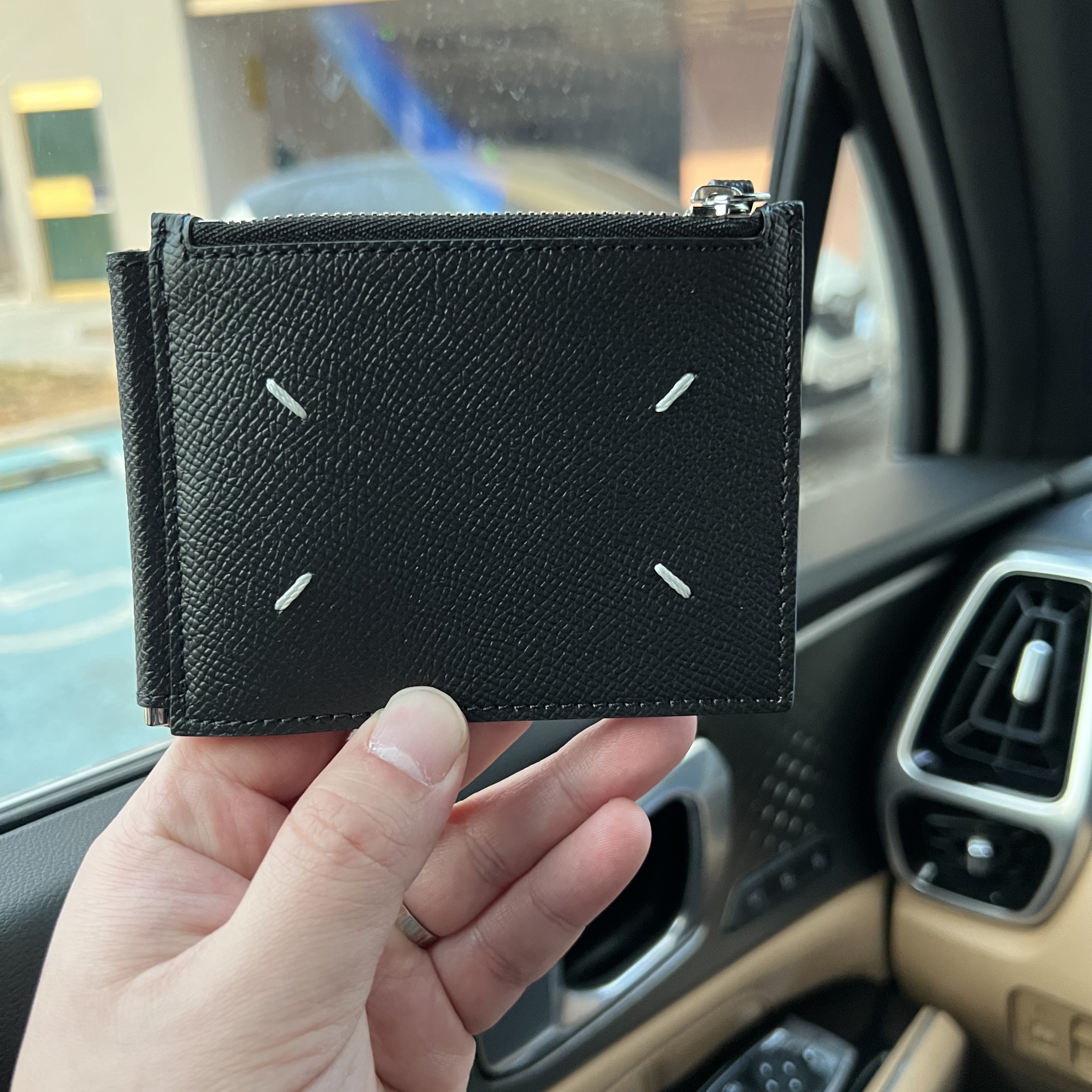 Maison Margiela Money Clip Bovine Leather Wallet Black 착용 스타일