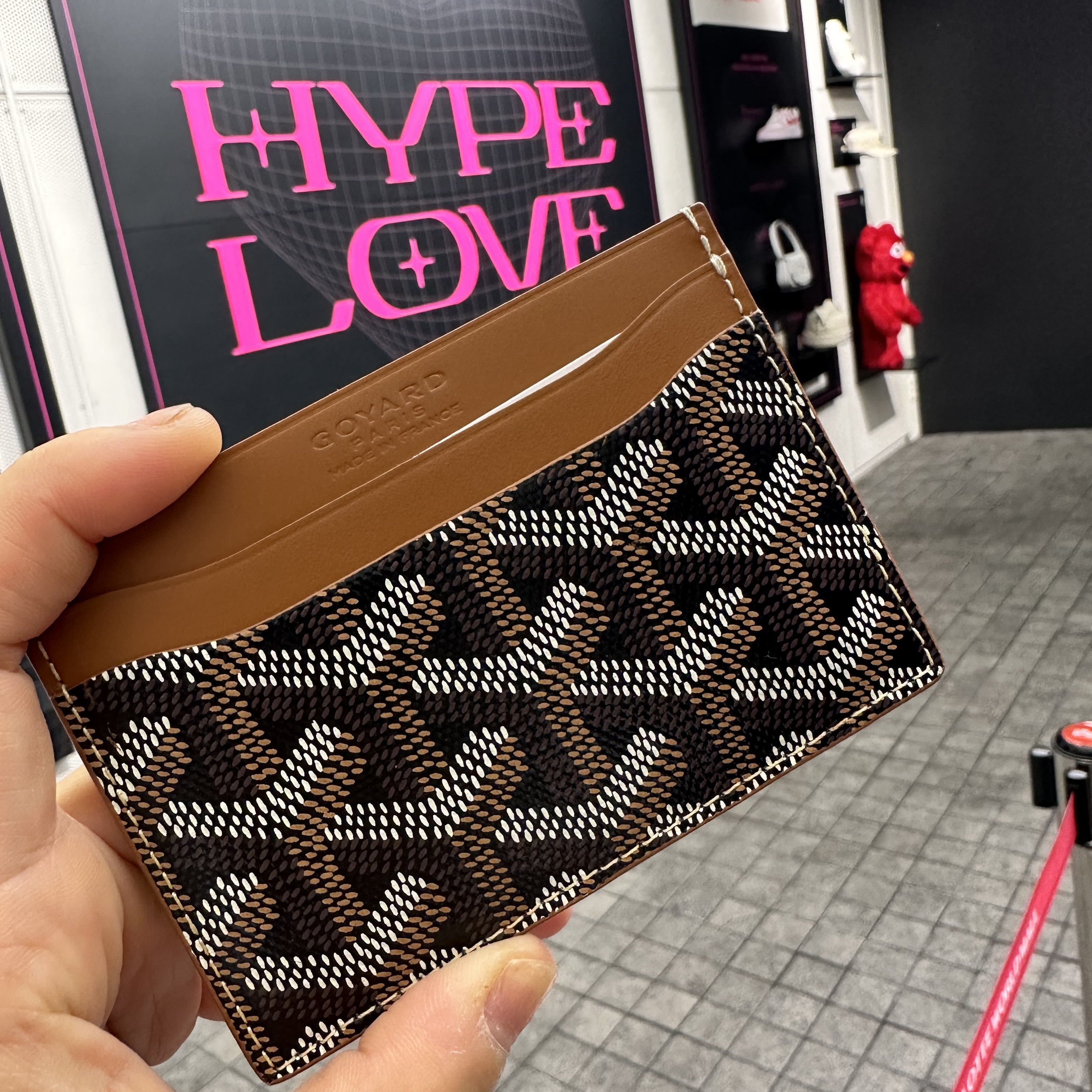 Goyard Saint Sulpice Card Holder Noir Tan 착용 스타일 - 1