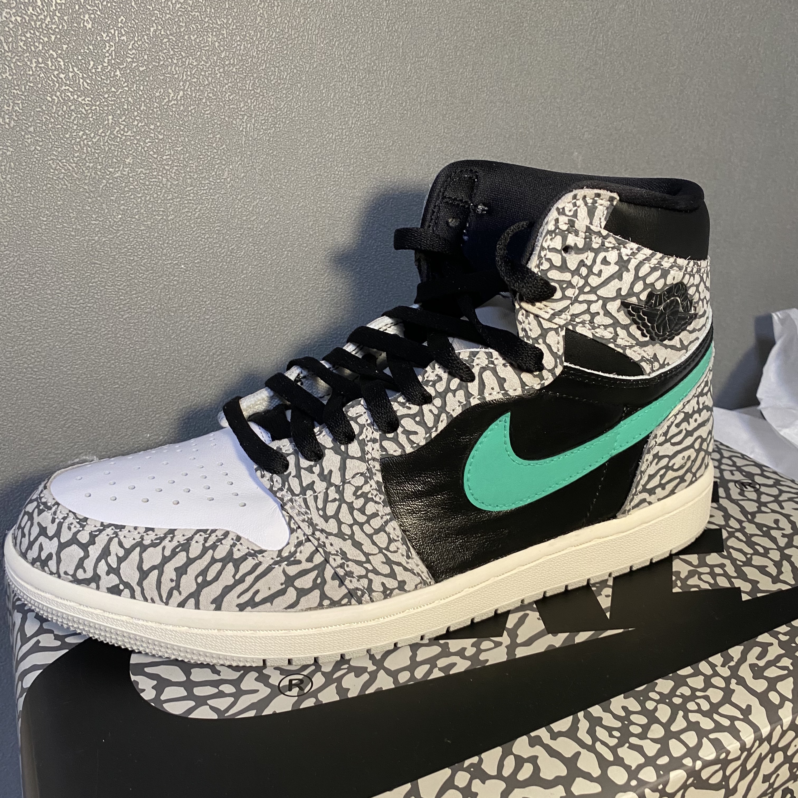 Jordan 1 Retro High OG White Cement 착용 스타일