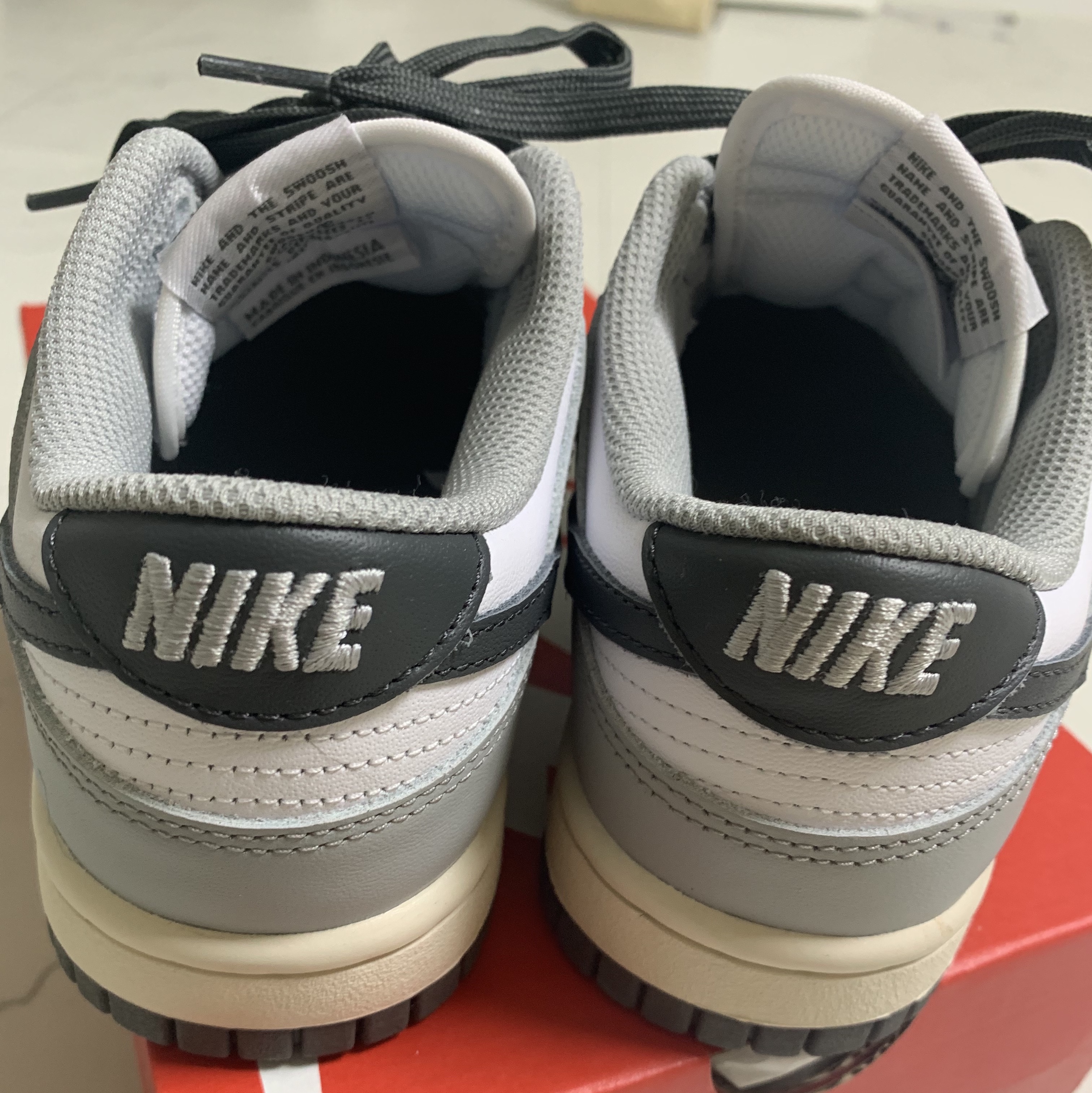 (W) Nike Dunk Low Light Smoke Grey 착용 스타일 - 2