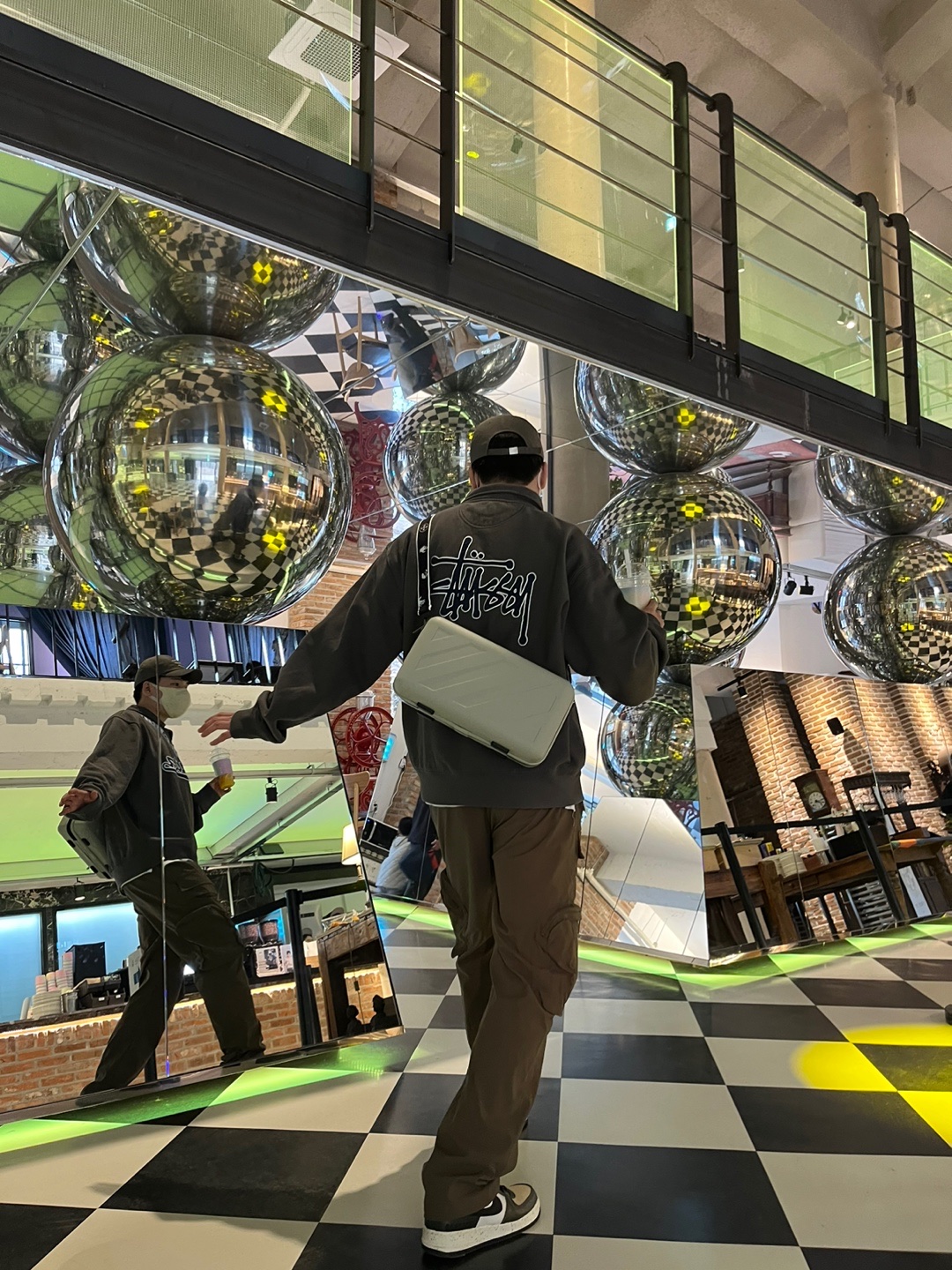 Stussy x Denim Tears Half Zip Fleece Charcoal, Off-White x Amore Pacific Protection Box (Without Cosmetics) 착용 스타일 - 2