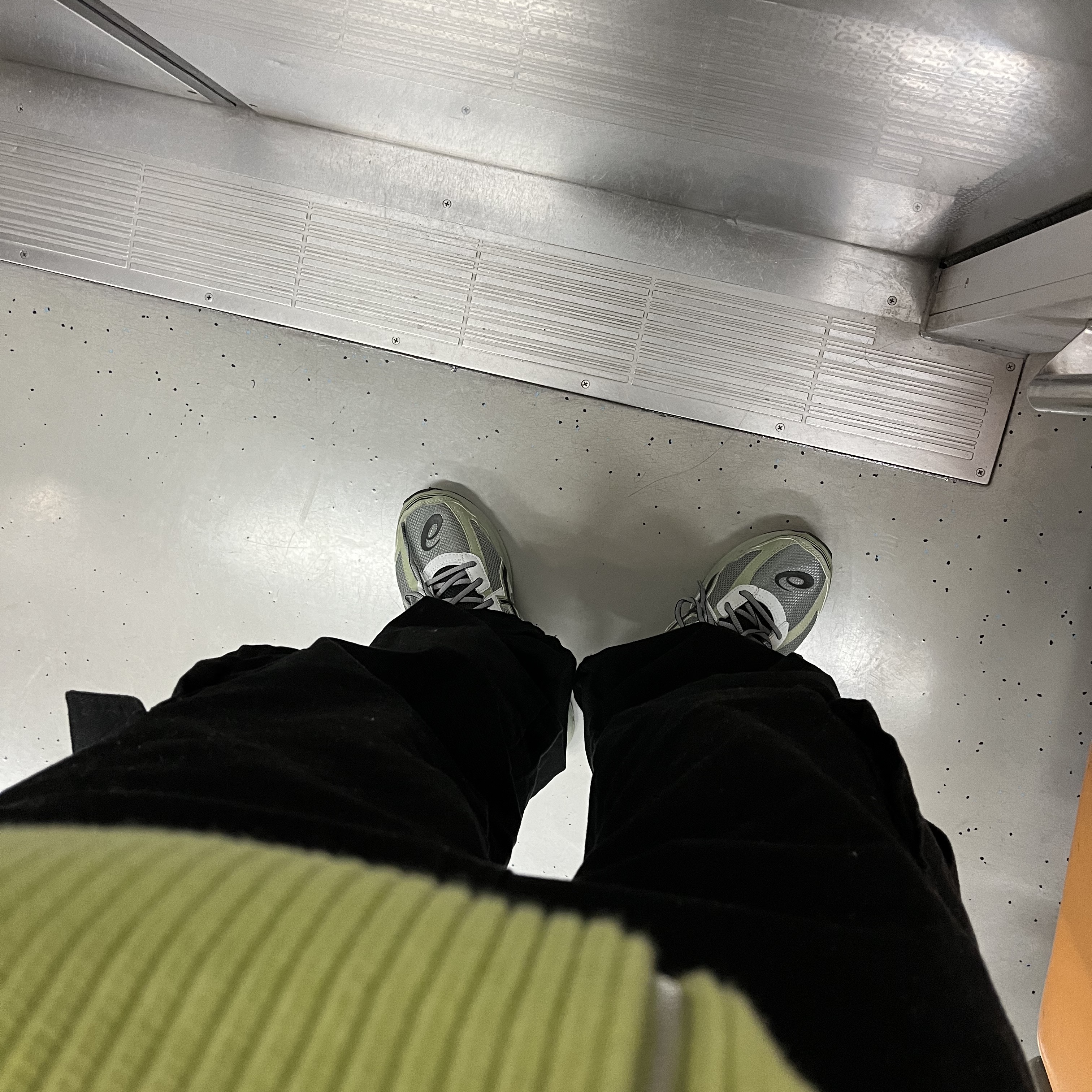 Asics Jog 100 S Sheet Rock - 2E Wide 착용 스타일