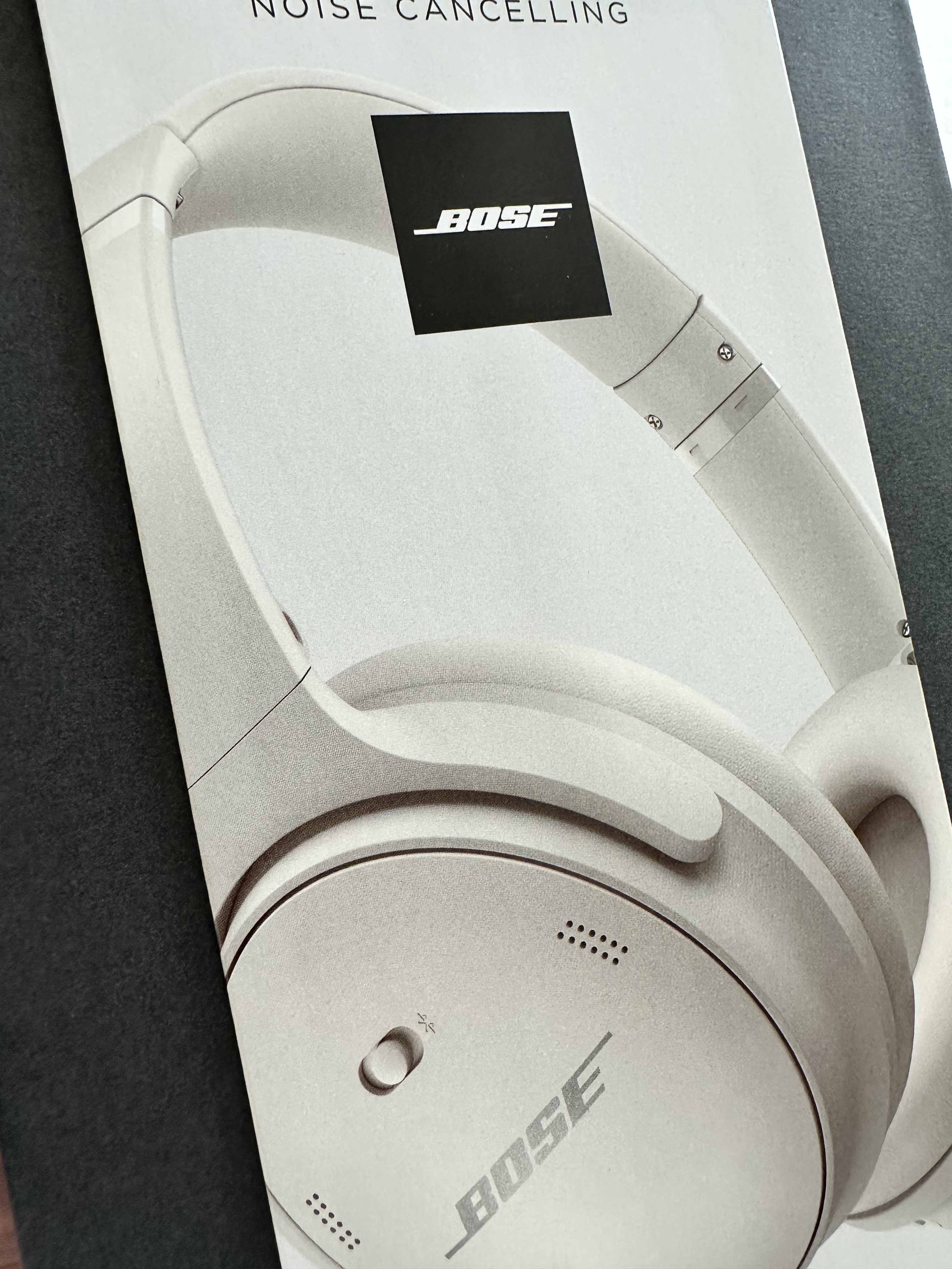 BOSE QC45 White Smoke (Korean Ver.) 착용 스타일 - 2