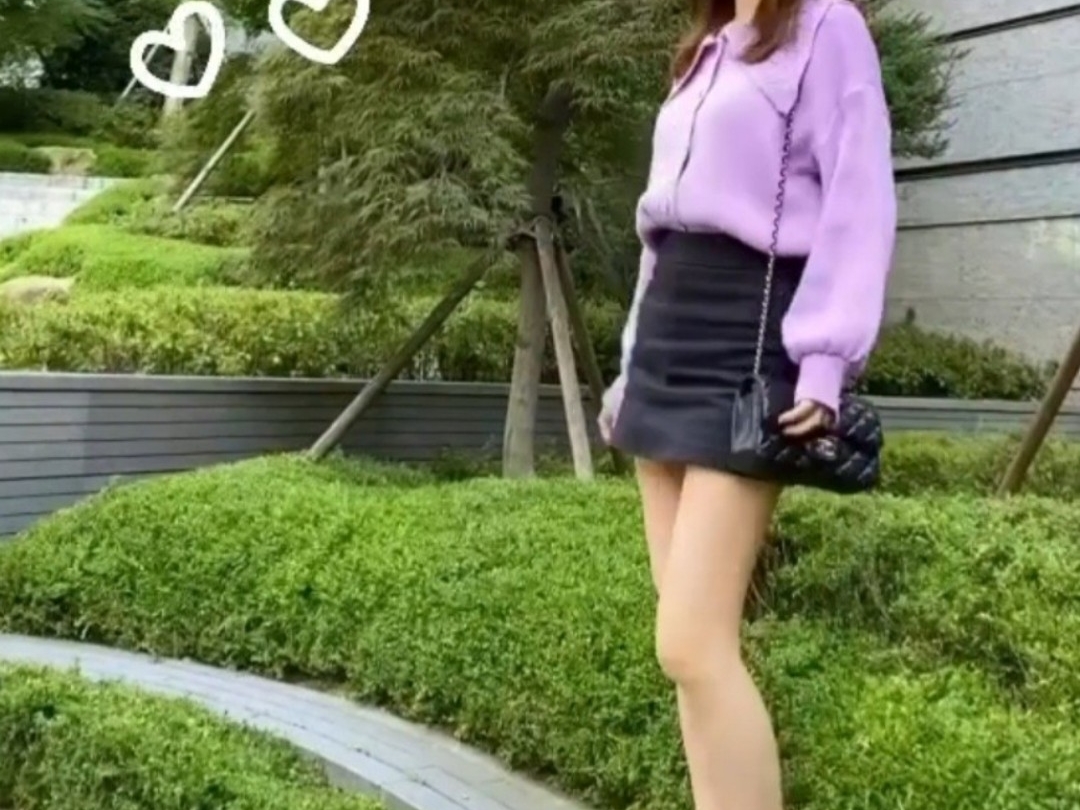 Chanel Mini Flap Bag Lambskin & Gold Black 착용 스타일
