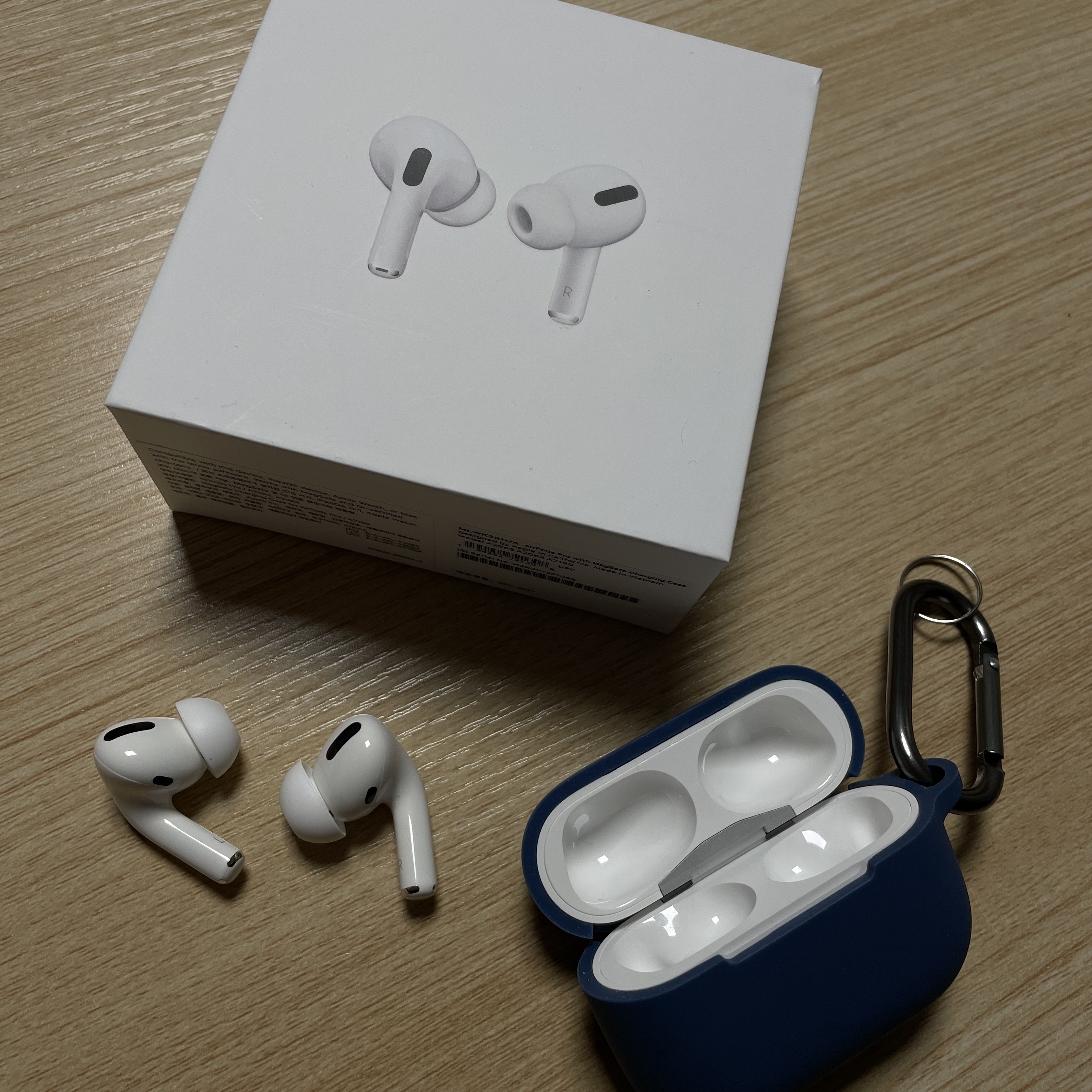 Apple AirPods Pro with MagSafe Charging Case (Korean Ver.) 착용 스타일 - 2