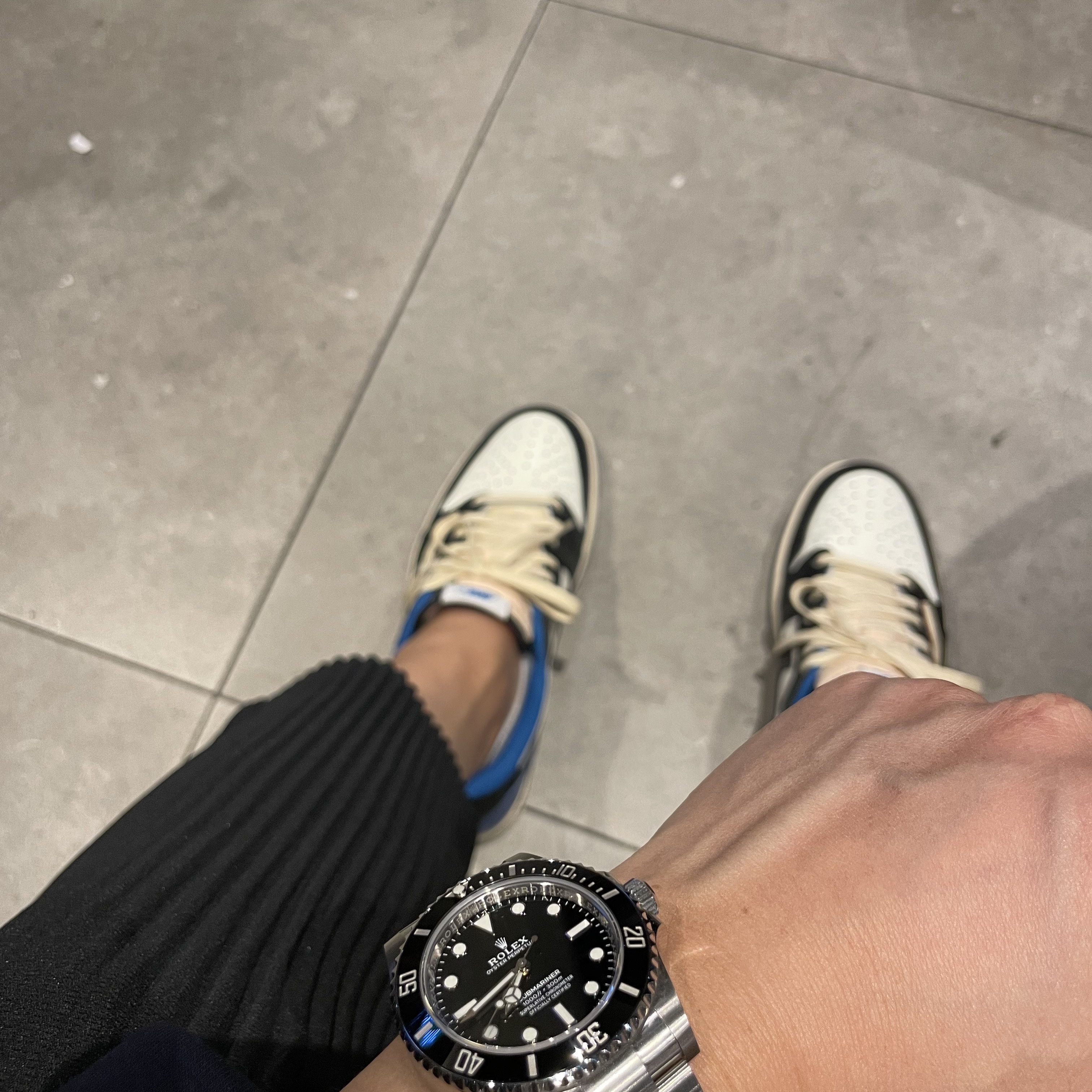 Rolex Submariner 41mm 124060 Black Oyster 착용 스타일