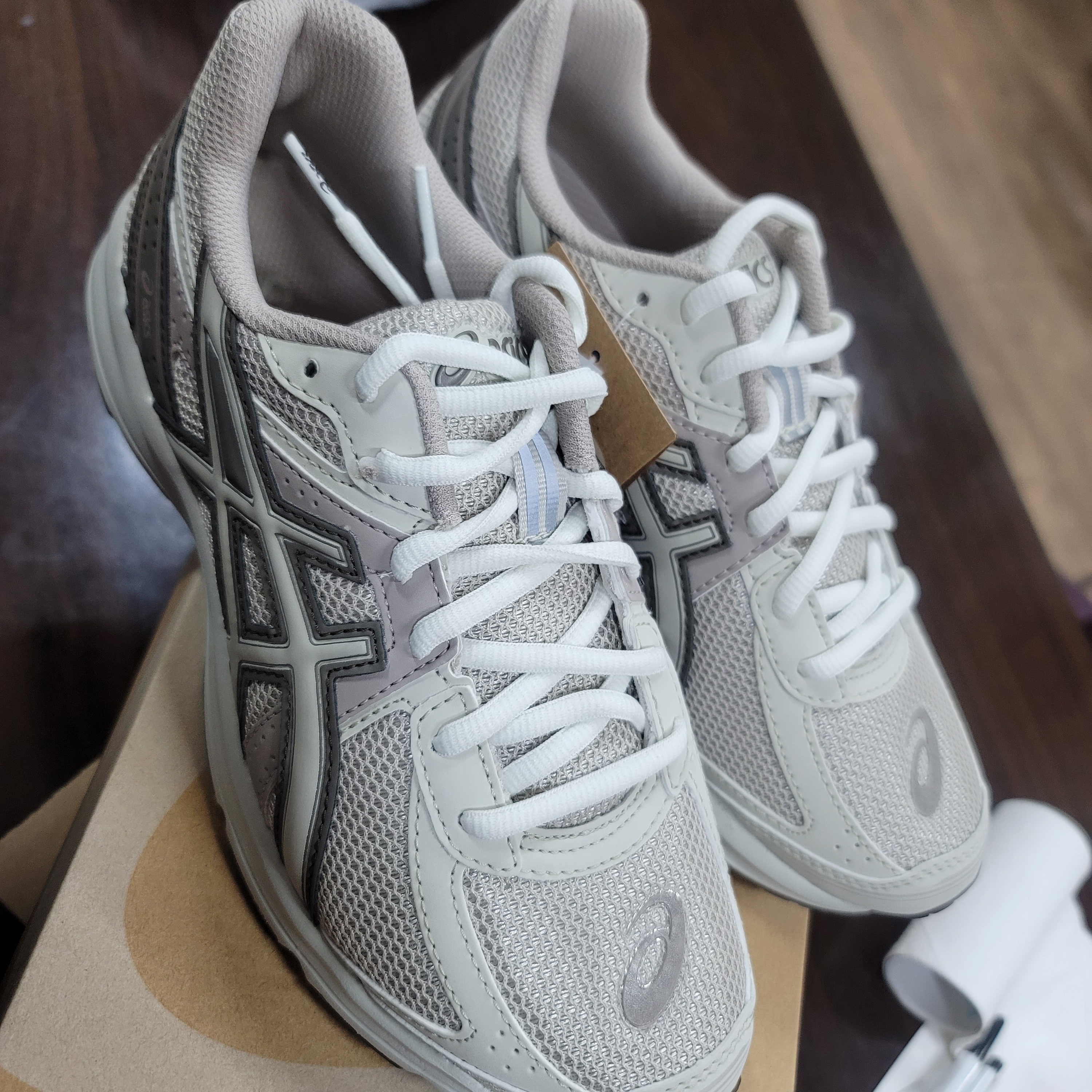 Asics Jog 100 S Birch - 2E Wide 착용 스타일 - 2