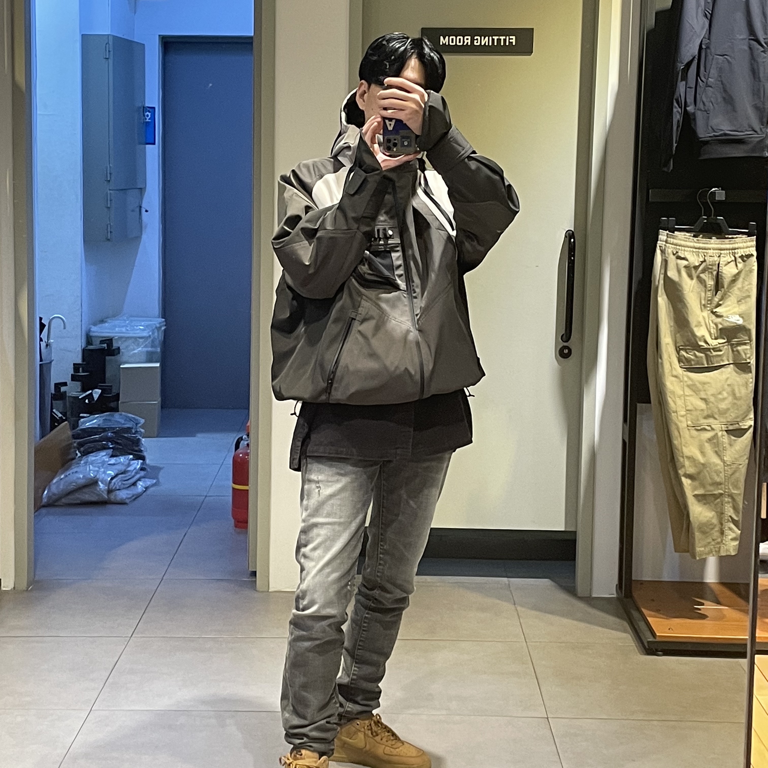 Undermycar Legion.03 Slim Fit Blue Stitch Washed Jeans Washed Gray, Undermycar Kame Multi Zip Turtle Shell Parka Driftwood - 22FW 착용 스타일