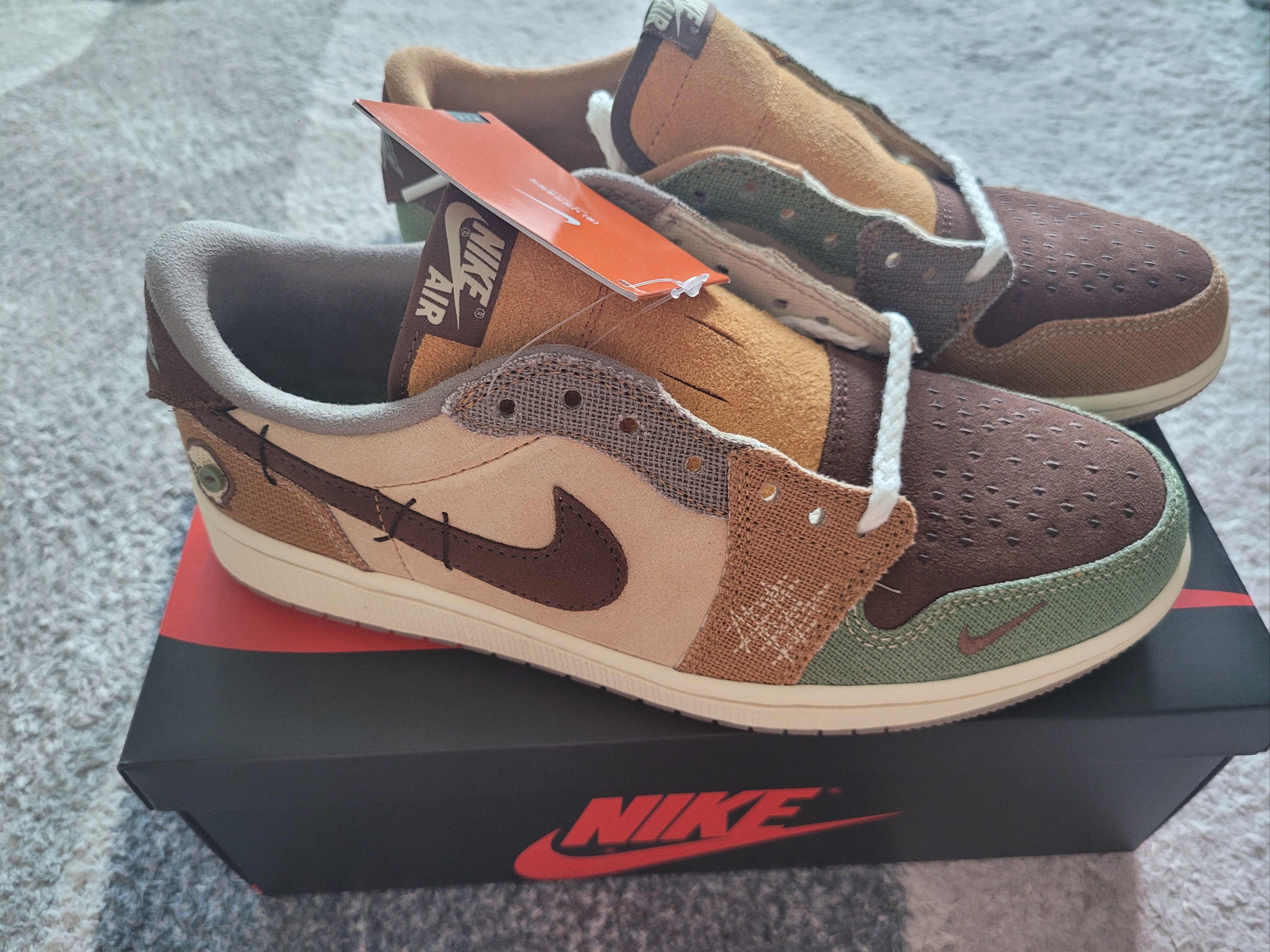 Jordan 1 x Zion Williamson Retro Low OG Flax and Oil Green 착용 스타일 - 1