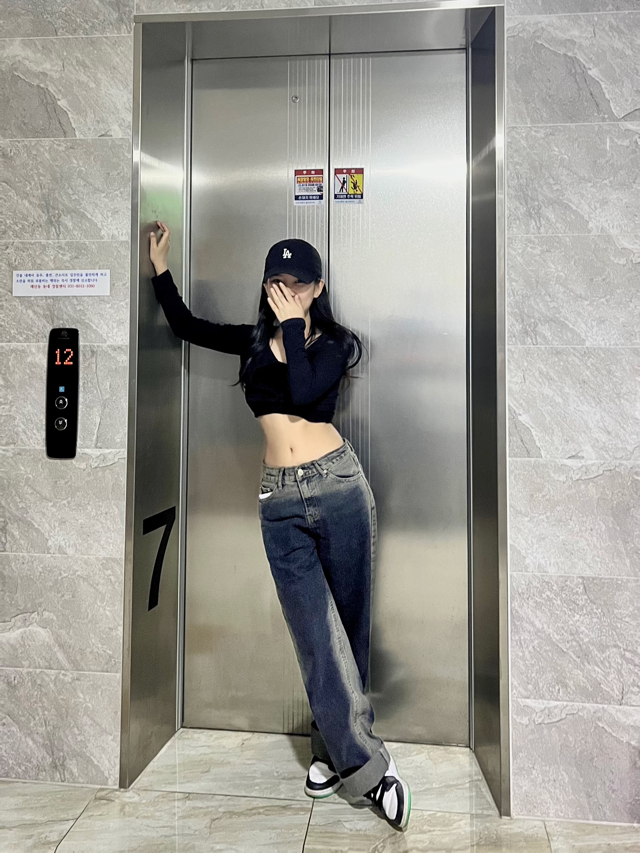 (GS) Nike Dunk Low Black, (GS) Jordan 1 Low Green Glow Purple Shock 착용 스타일