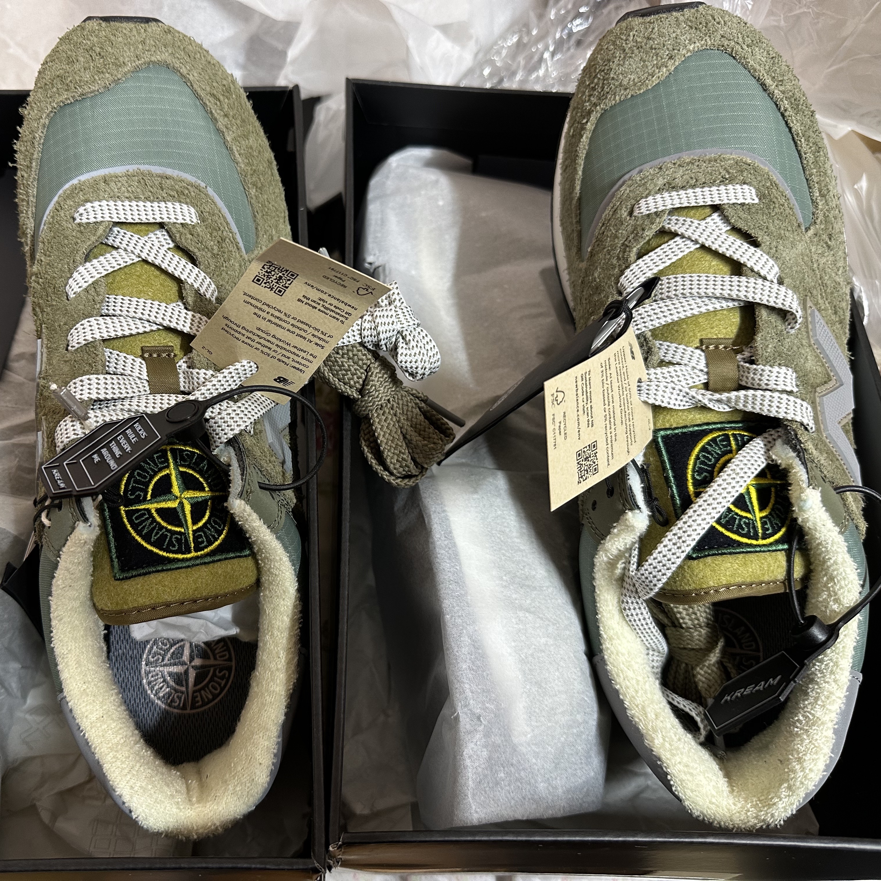New Balance x Stone Island 574 Legacy Green 착용 스타일 - 1