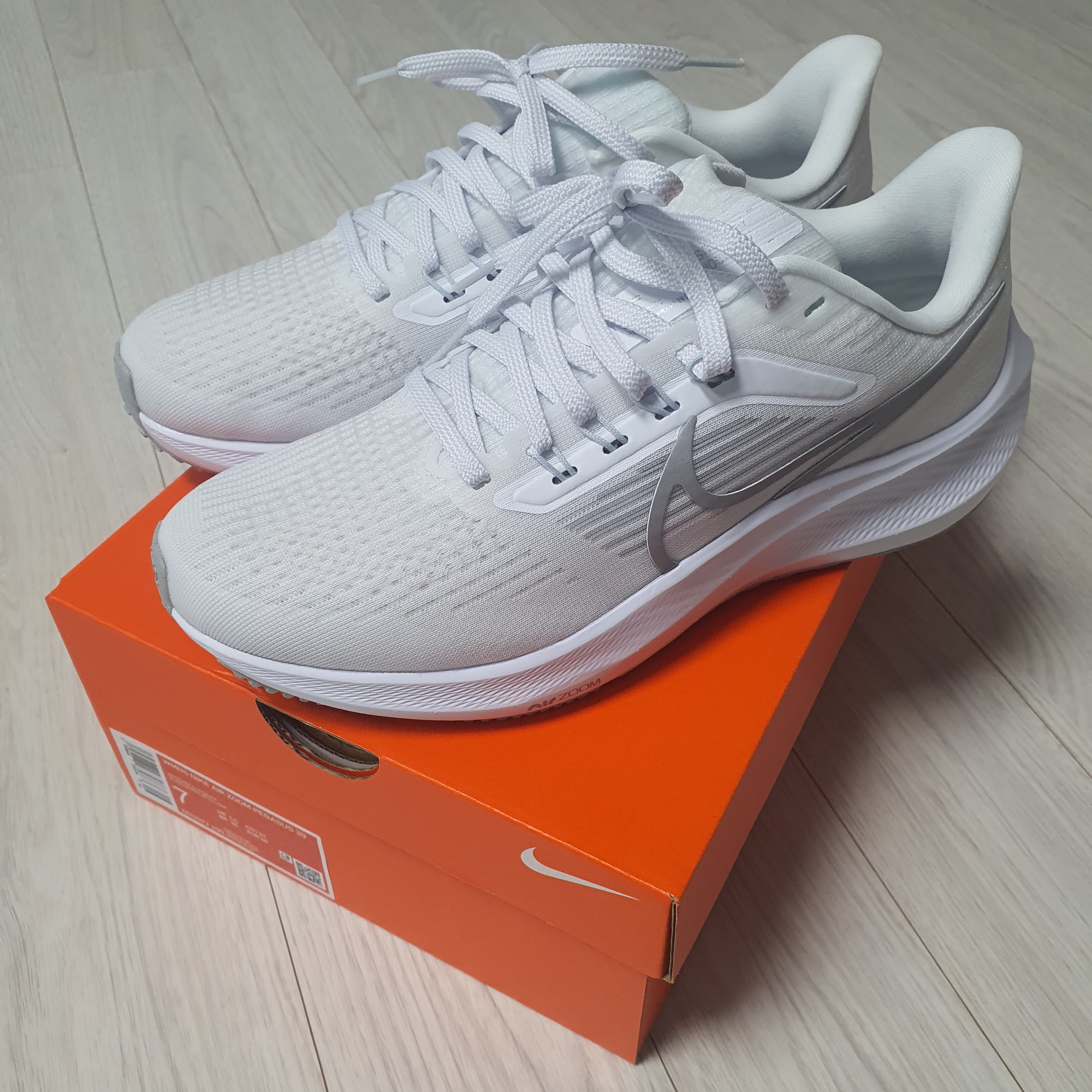 (W) Nike Air Zoom Pegasus 39 White Pure Platinum 착용 스타일