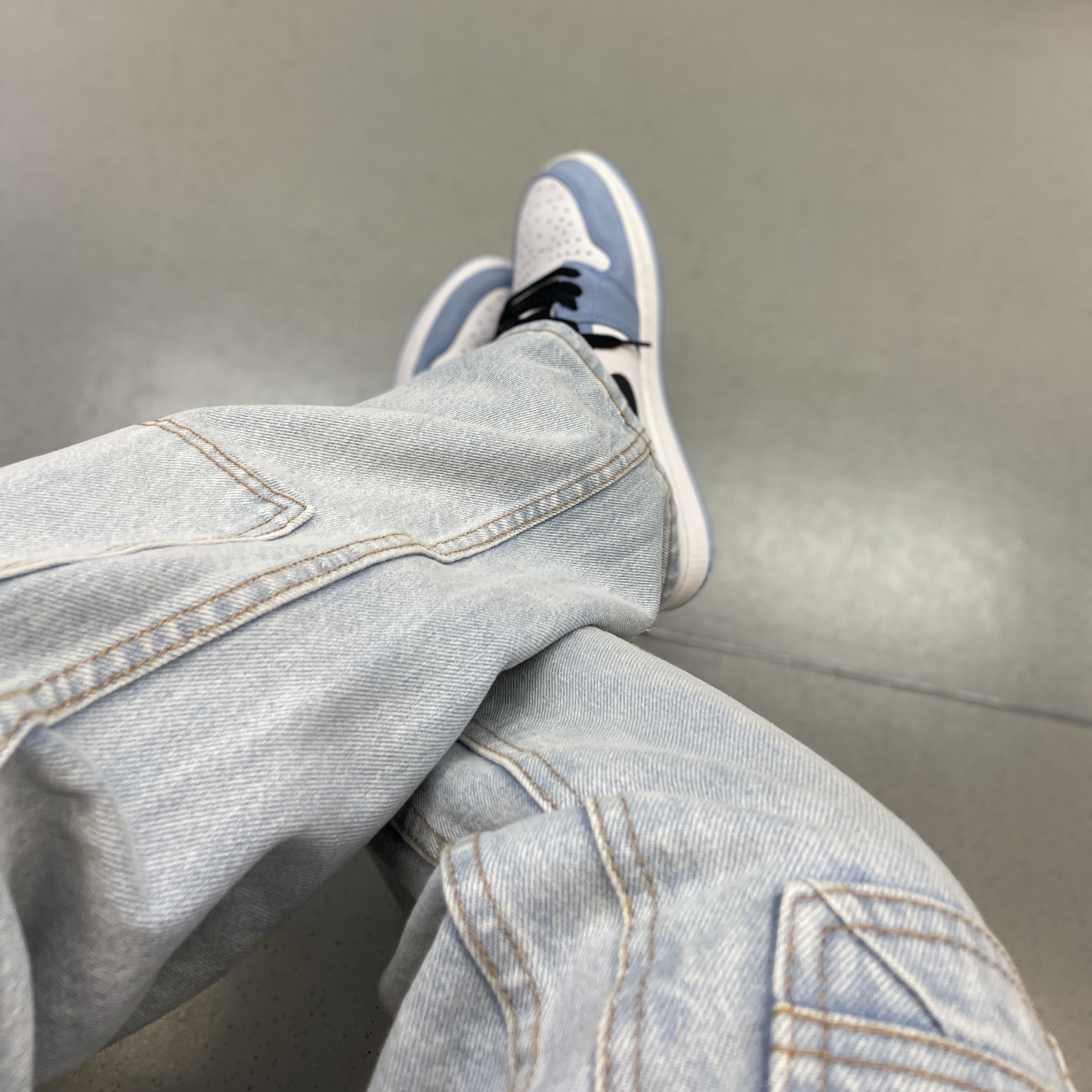 Supreme Double Knee Denim Utility Pants Washed Blue - 22SS, Jordan 1 Retro High OG University Blue 착용 스타일