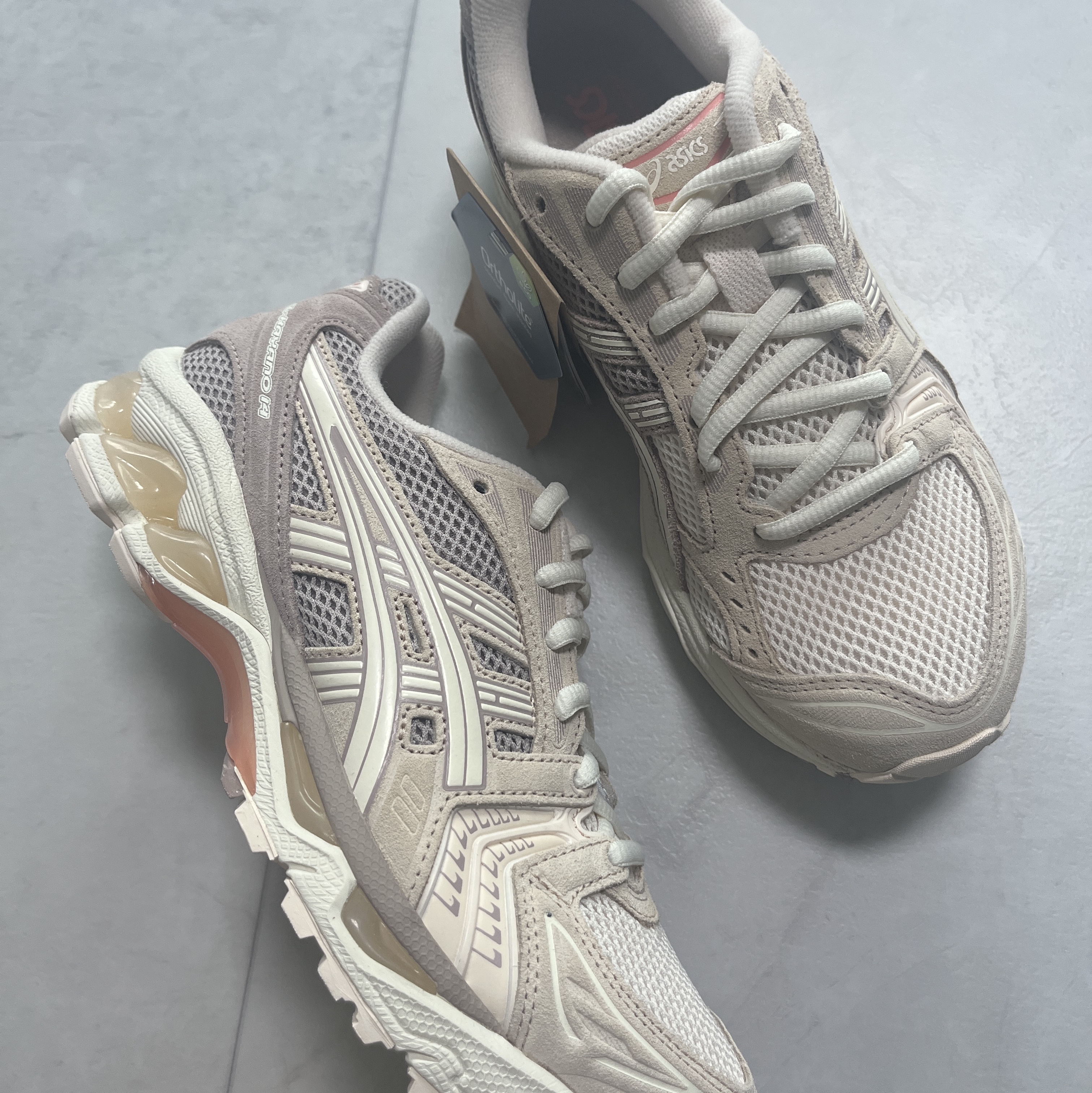 (W) Asics Gel-Kayano 14 White Peach Cream 착용 스타일