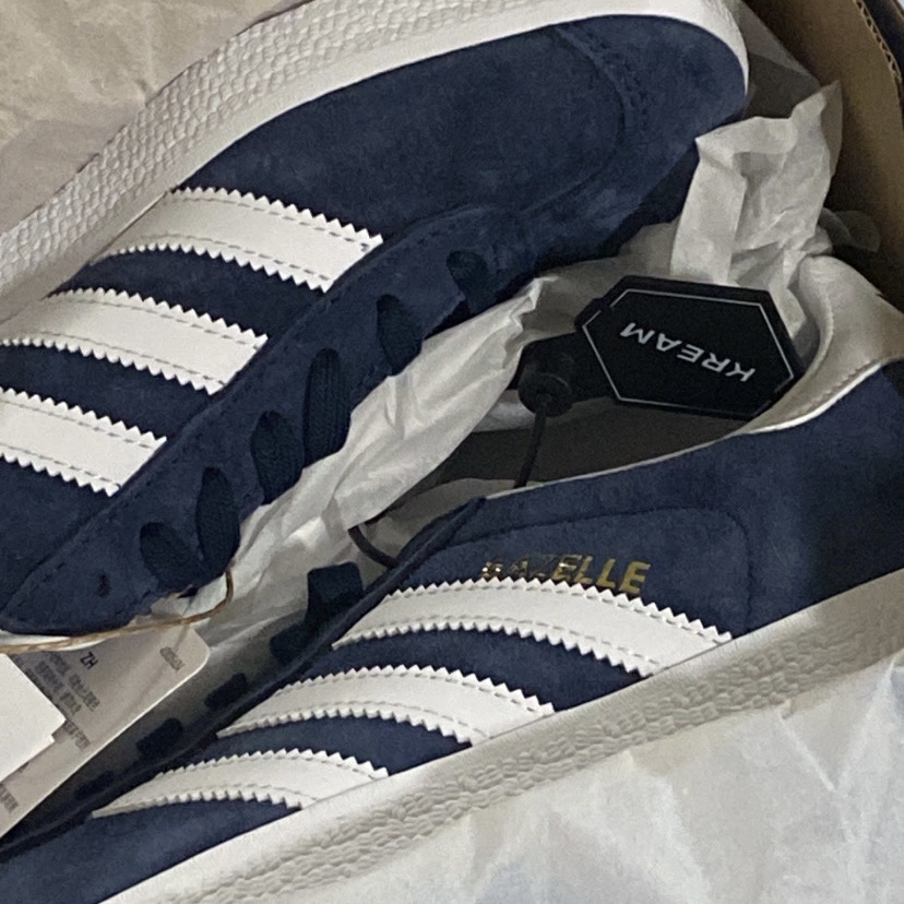 Adidas Gazelle Collegiate Navy 착용 스타일