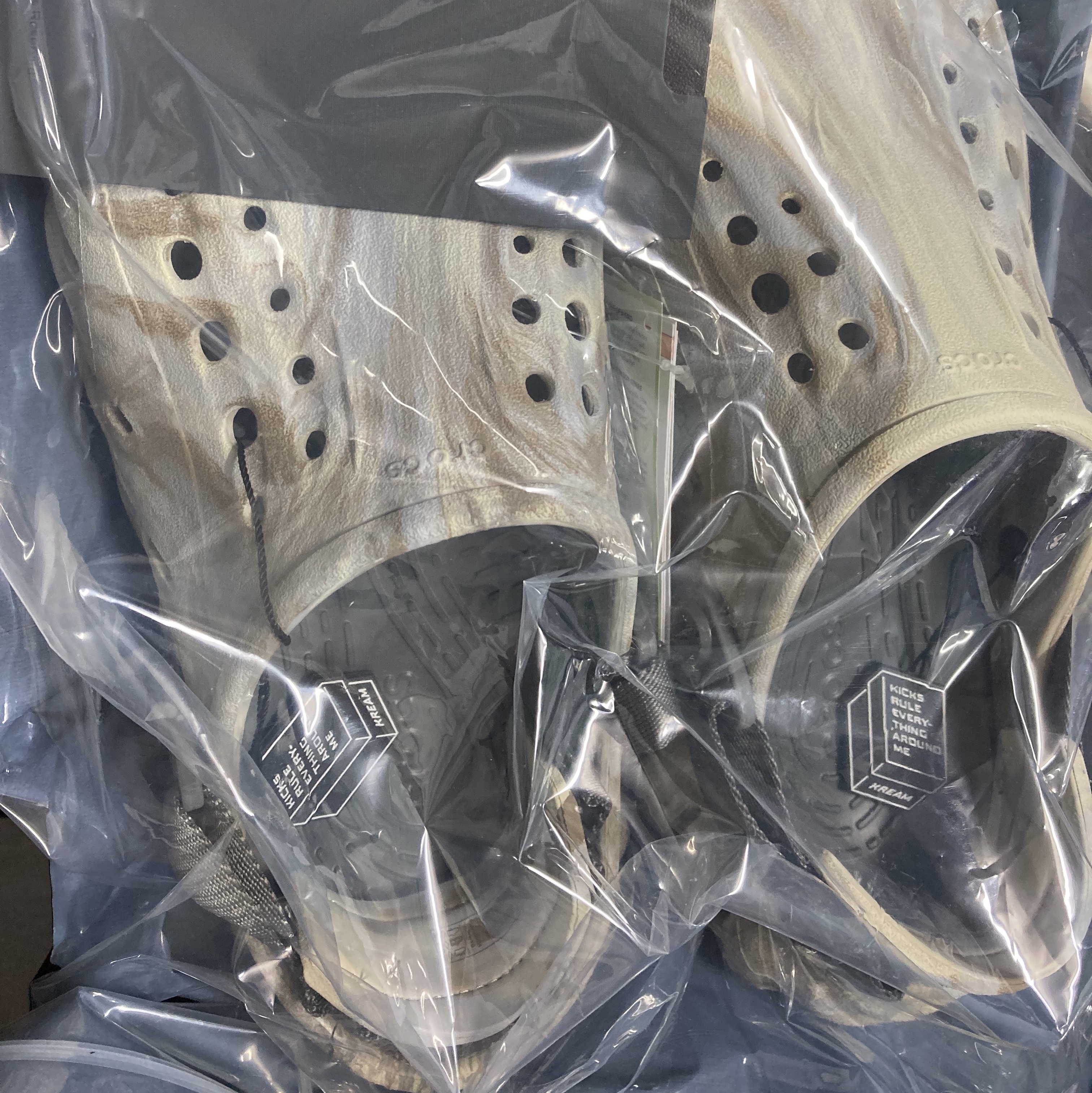 Crocs Echo Marbled Clog Bone Multi 착용 스타일 - 3
