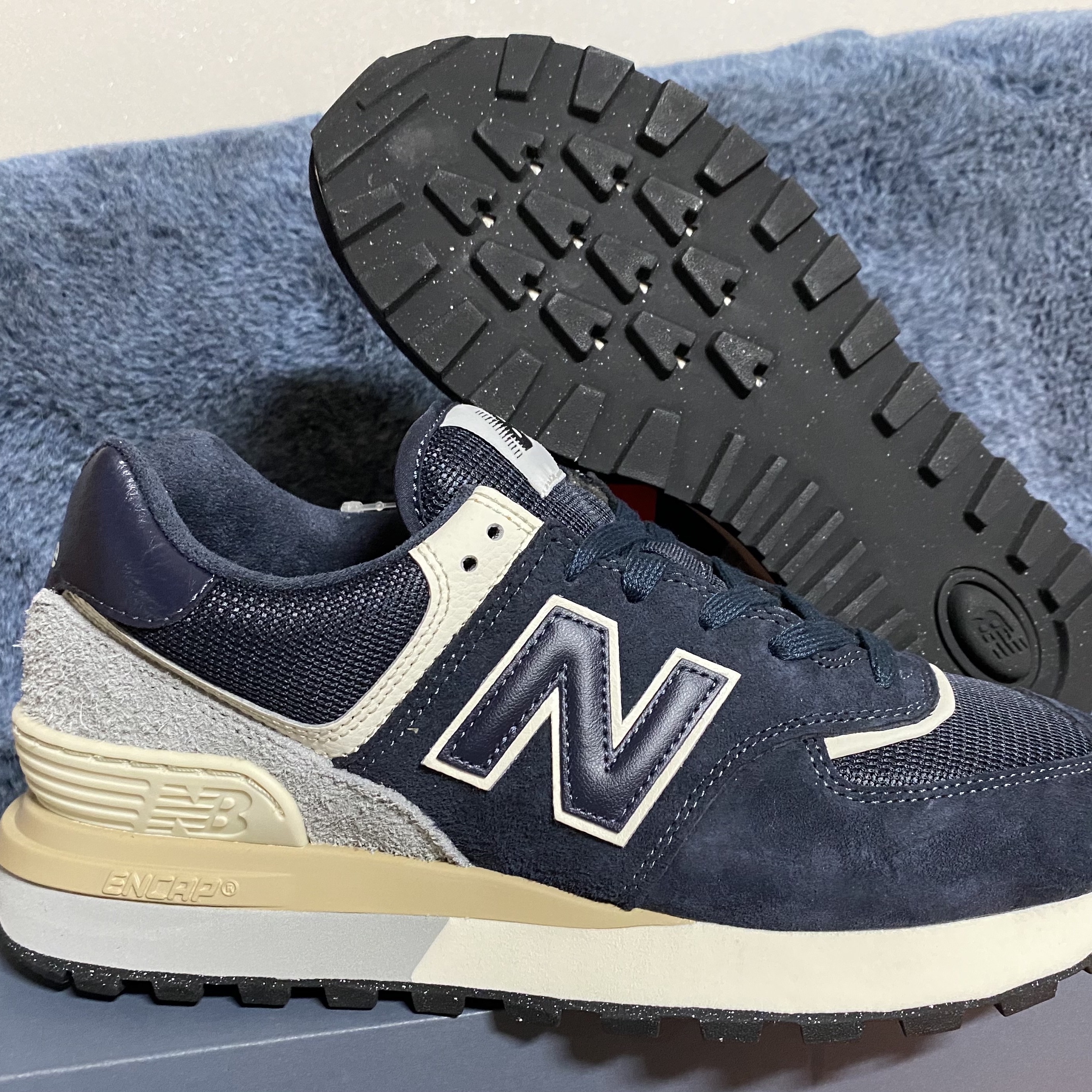 New Balance 574 Legacy Blue Navy 착용 스타일 - 2