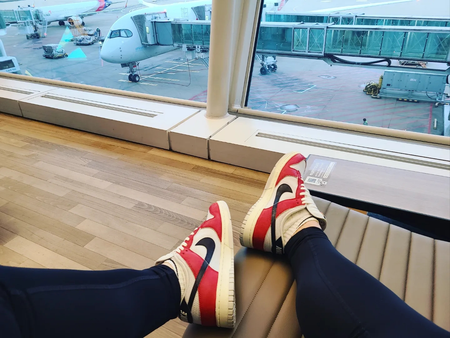 Nike Dunk Low SE Photon Dust and Summit White 착용 스타일 - 2