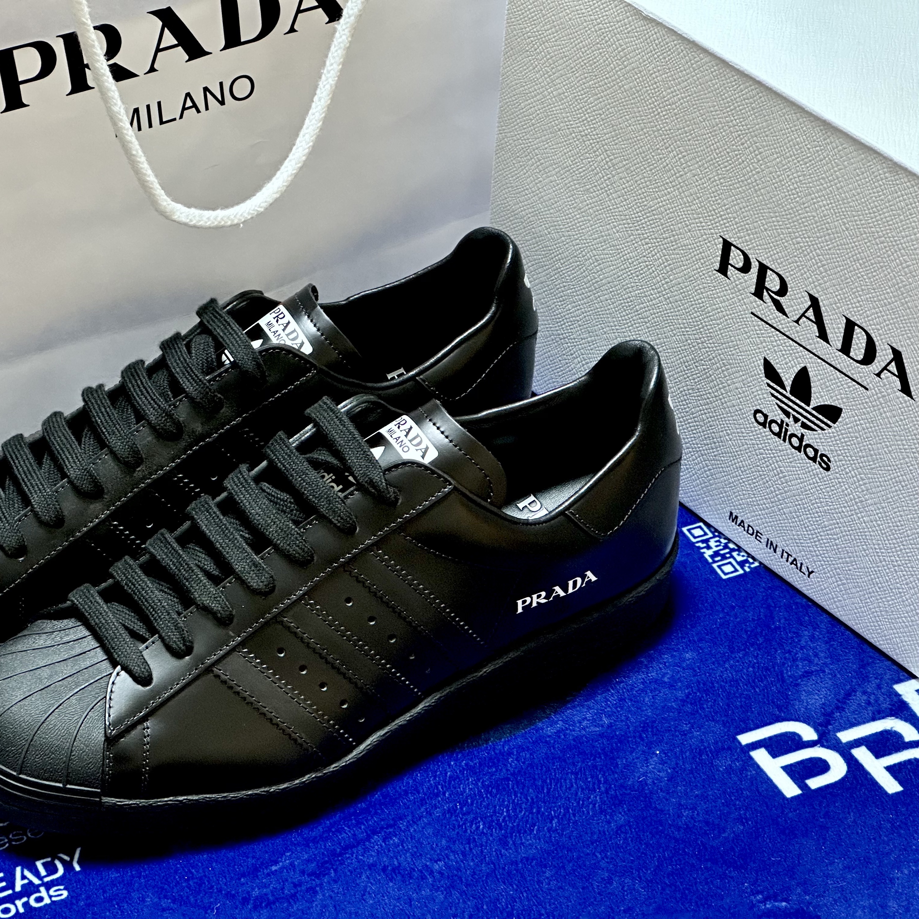 Adidas x Prada Superstar Black 착용 스타일