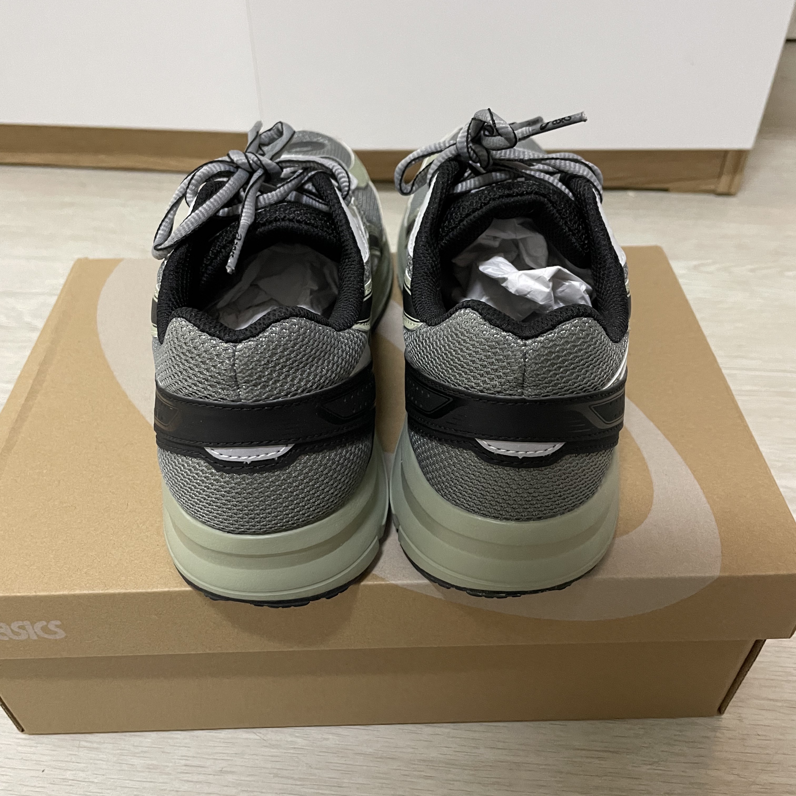 Asics Jog 100 S Sheet Rock - 2E Wide 착용 스타일 - 3