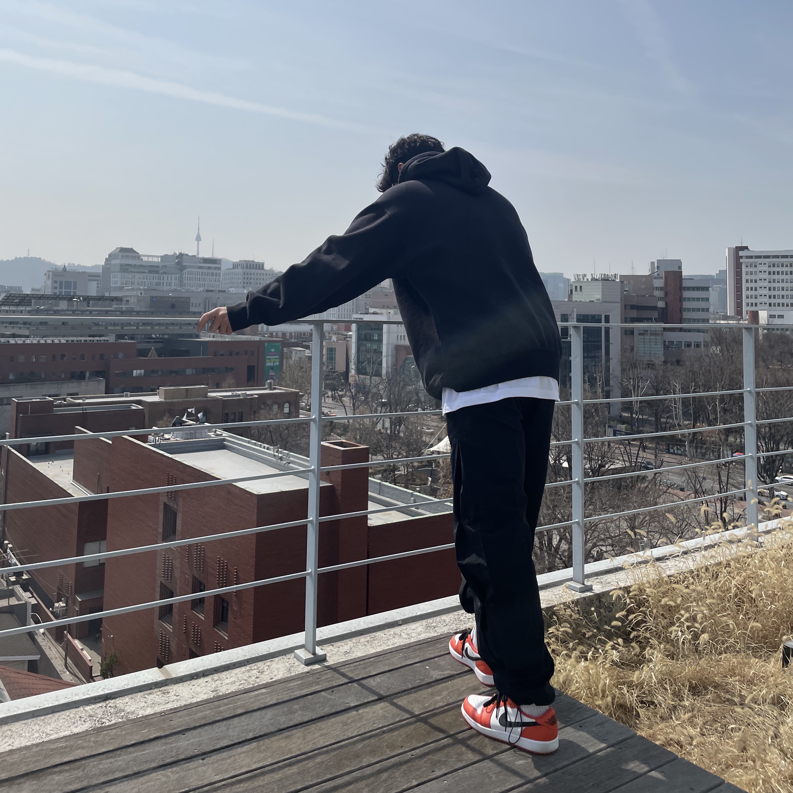 Jordan 1 Low OG Starfish, Nike x Stussy NRG RA Washed Pullover Hoodie Black (DN4028-010) 착용 스타일