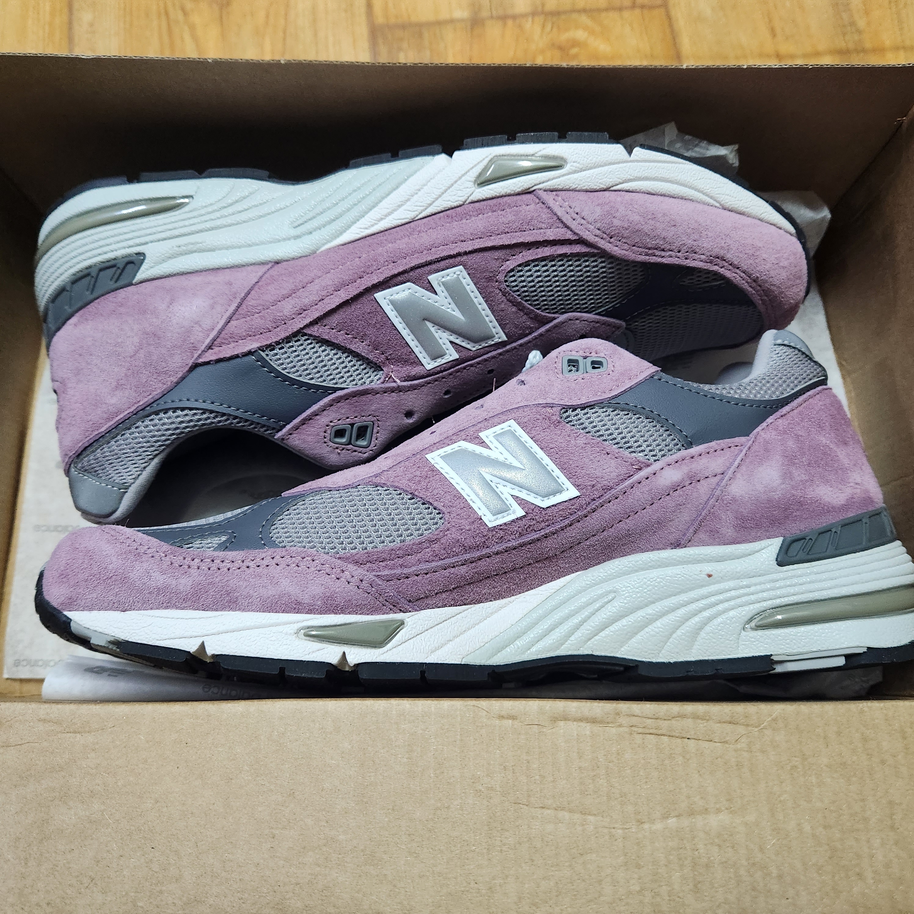 New Balance 991 Made in UK Pink Grey 착용 스타일