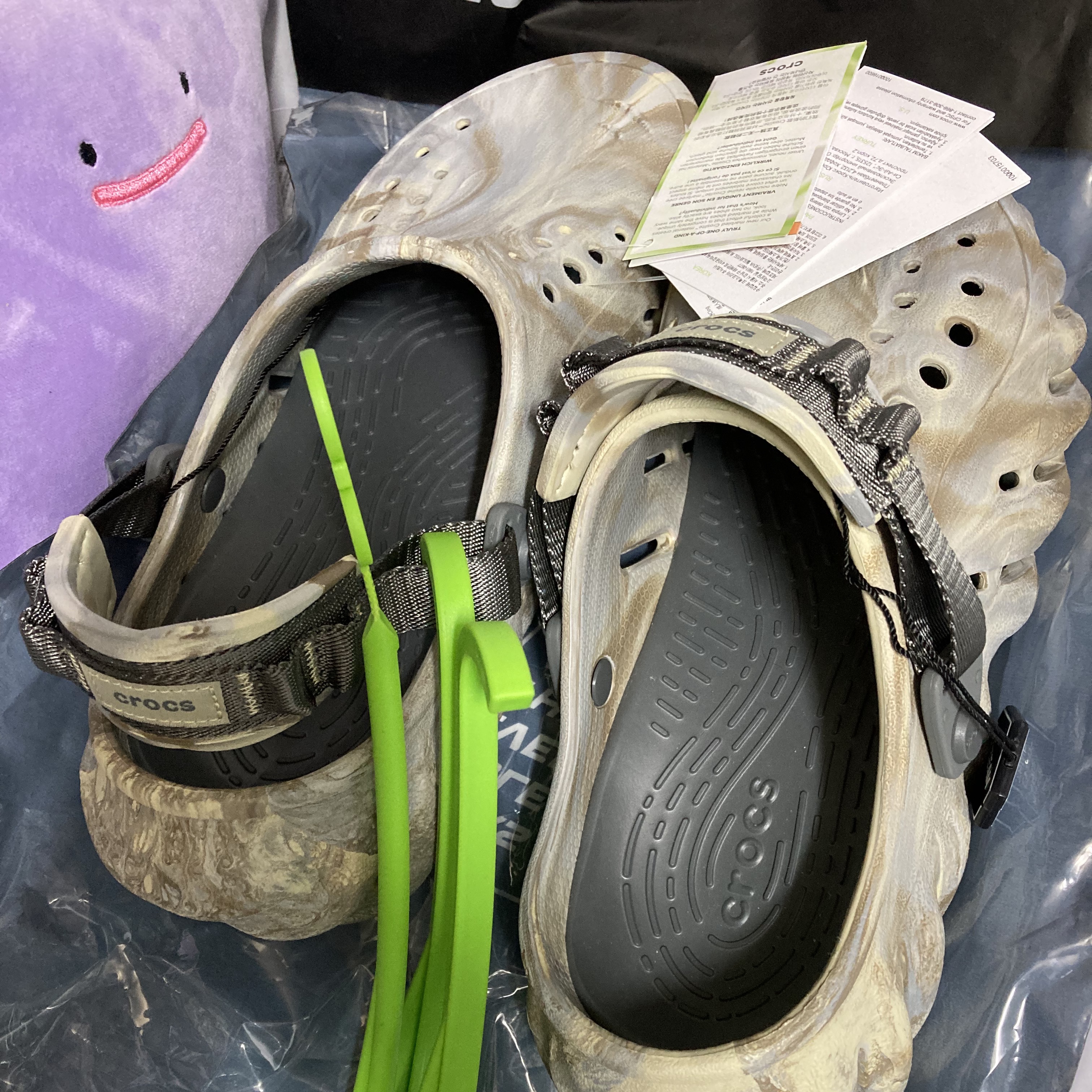 Crocs Echo Marbled Clog Bone Multi 착용 스타일 - 2