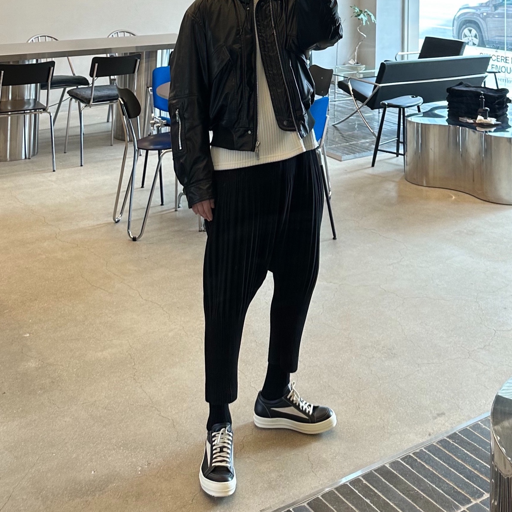 Rick Owens Vintage Sneakers Black 착용 스타일 - 2