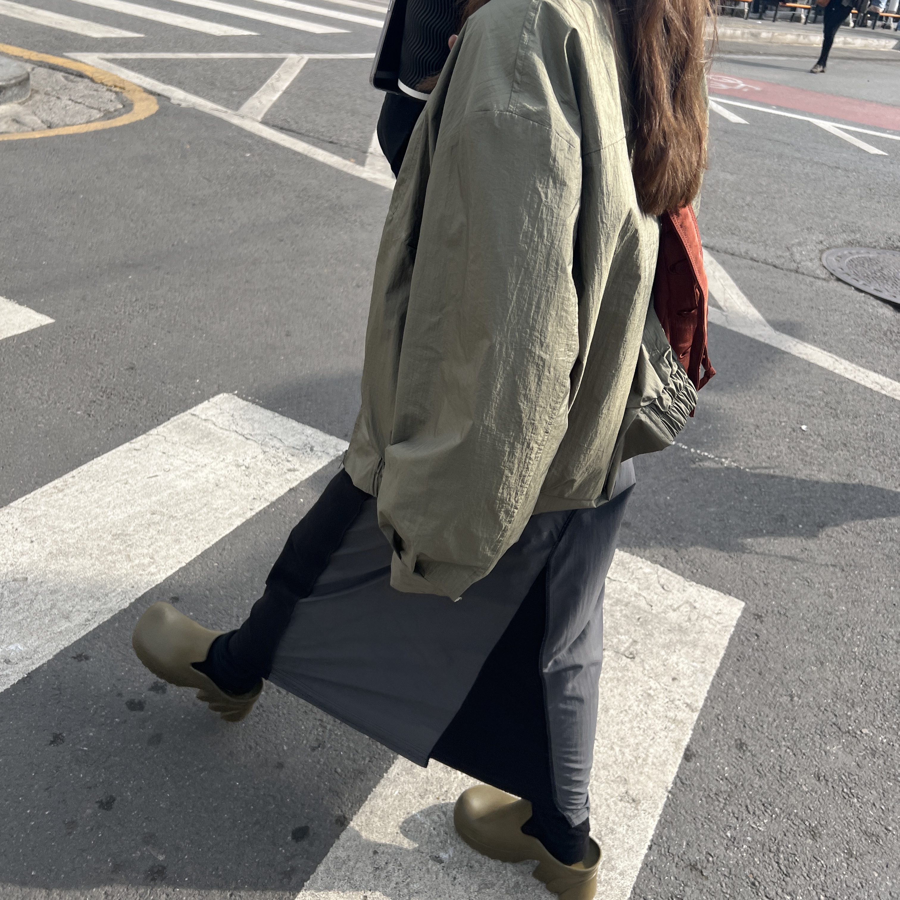Lemaire Small Soft Game Bag Nylon Canvas Russet Brown, Bottega Veneta Rubber Flash Clog Fondant 착용 스타일 - 3