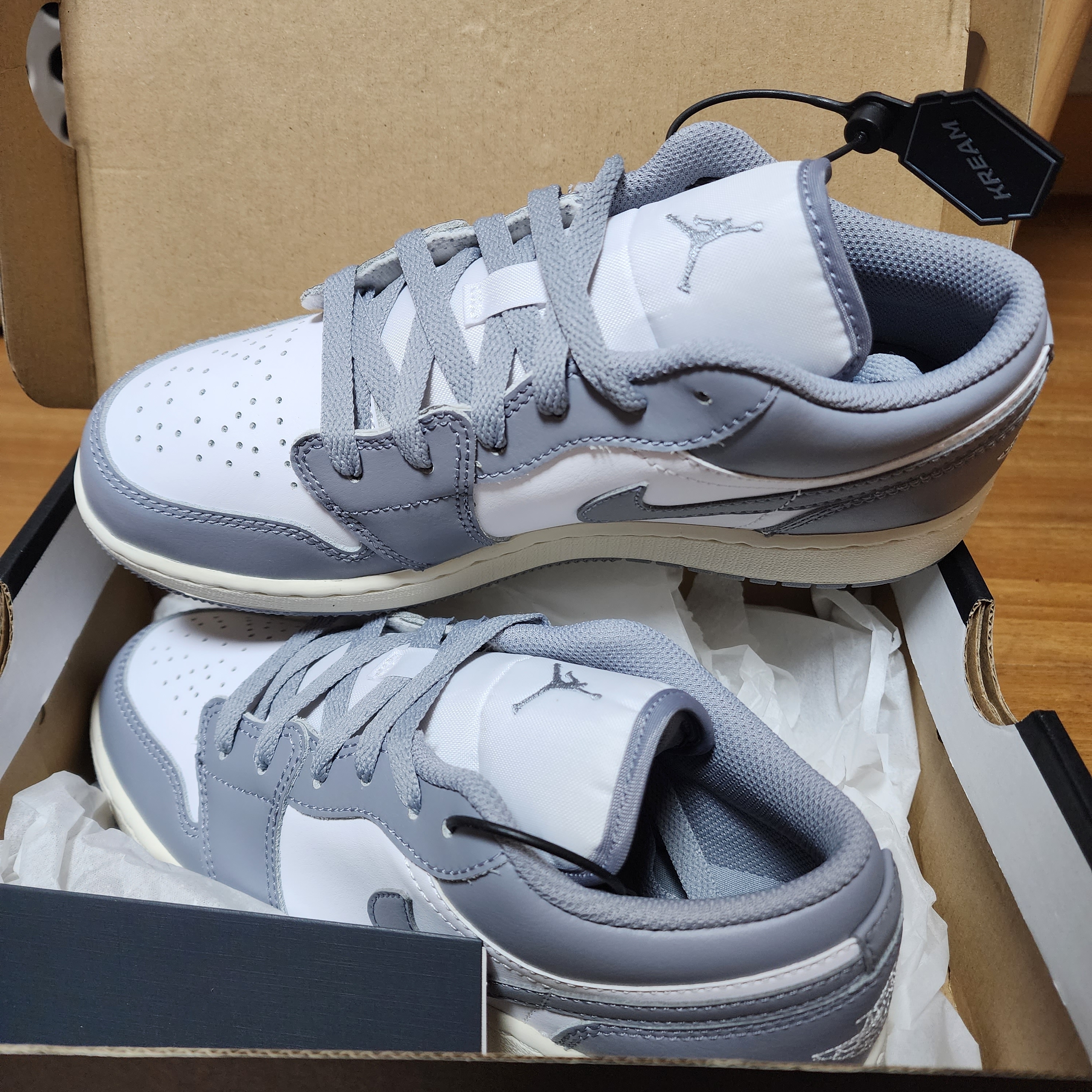 (GS) Jordan 1 Low Stealth and White 착용 스타일 - 2