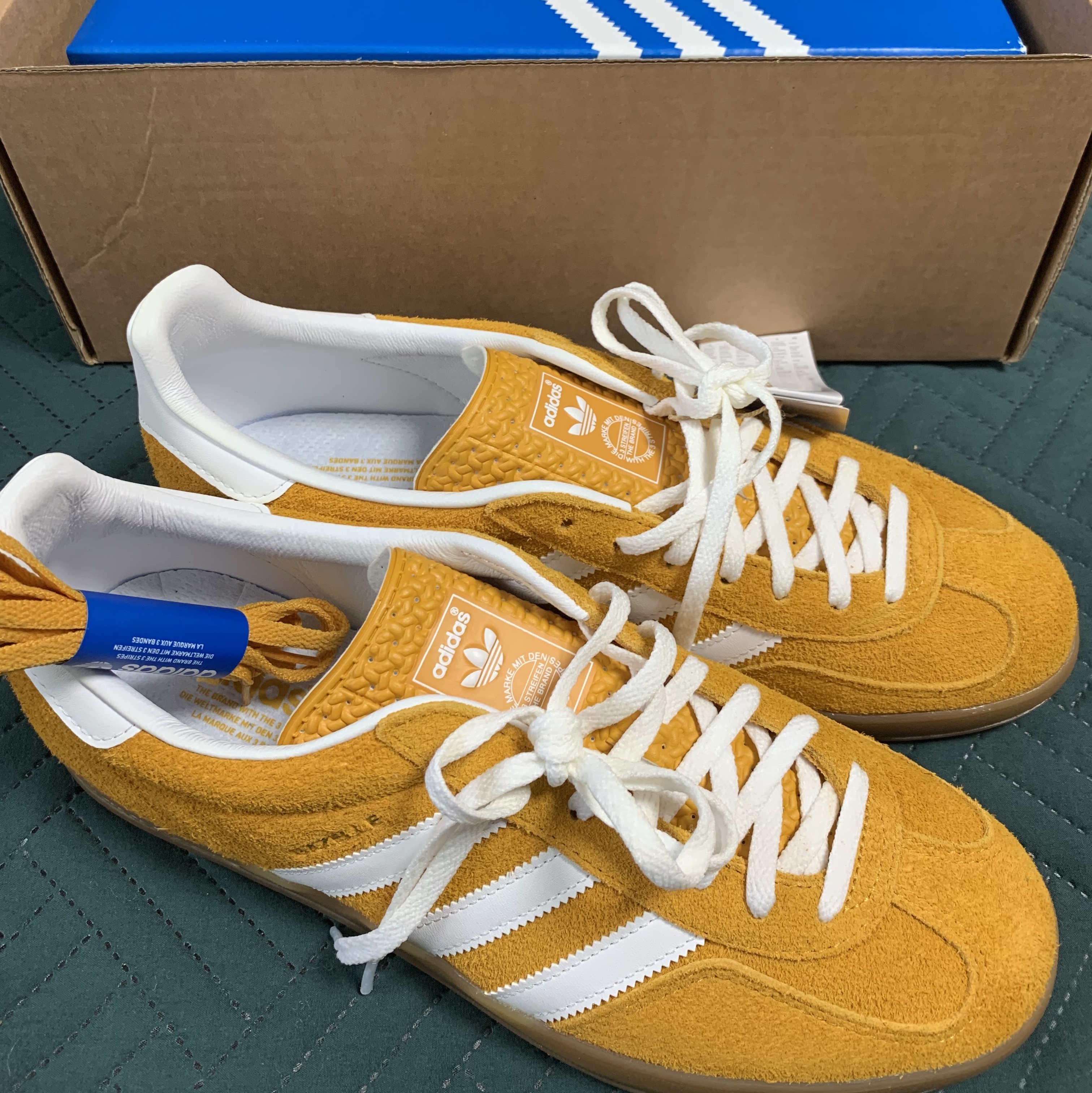 (W) Adidas Gazelle Indoor Orange Peel Cloud White 착용 스타일 - 1