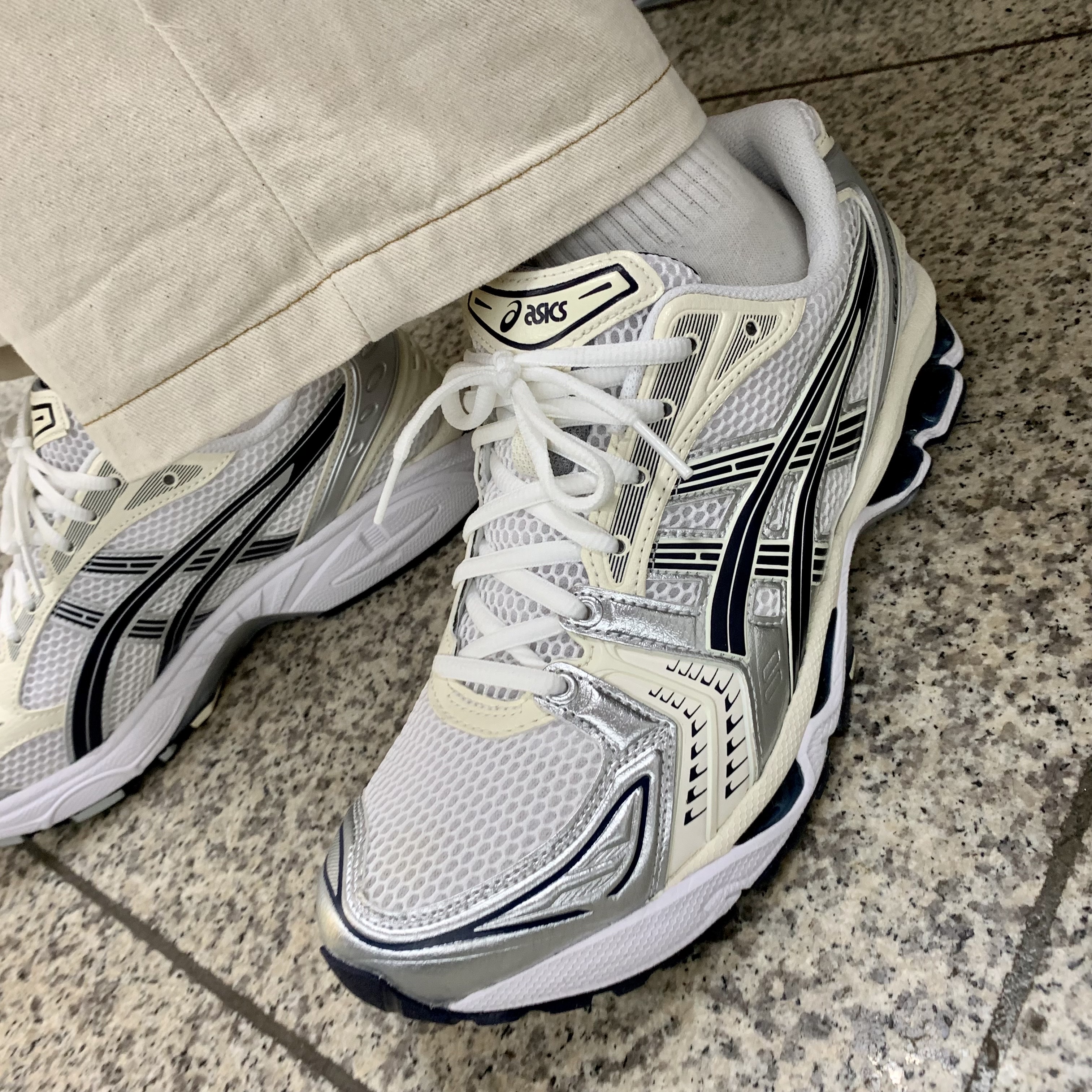 (W) Asics Gel-Kayano 14 White Midnight 착용 스타일 - 3