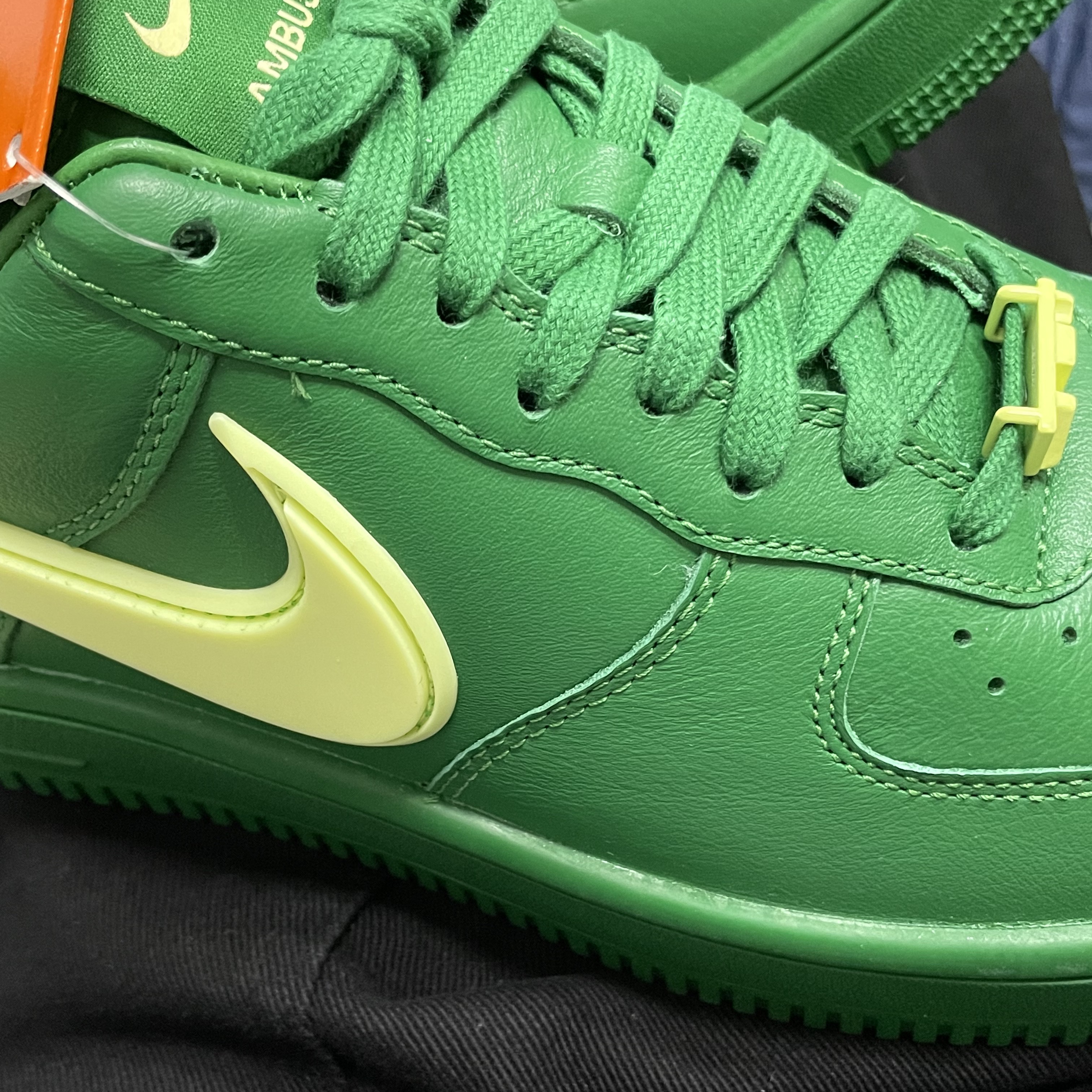Nike x Ambush Air Force 1 Low SP Pine Green and Citron 착용 스타일 - 2