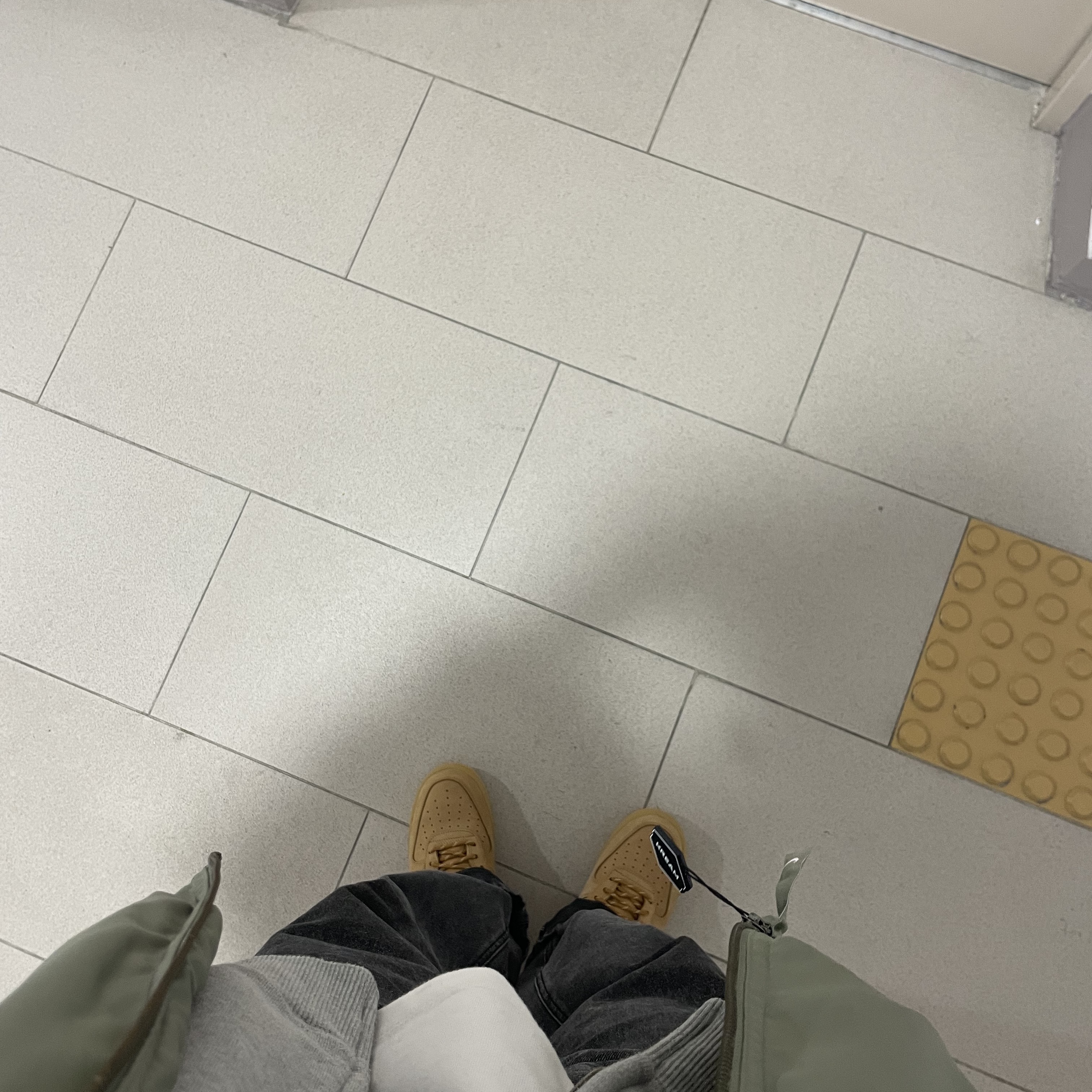 Nike Air Force 1 '07 WB Flax 착용 스타일